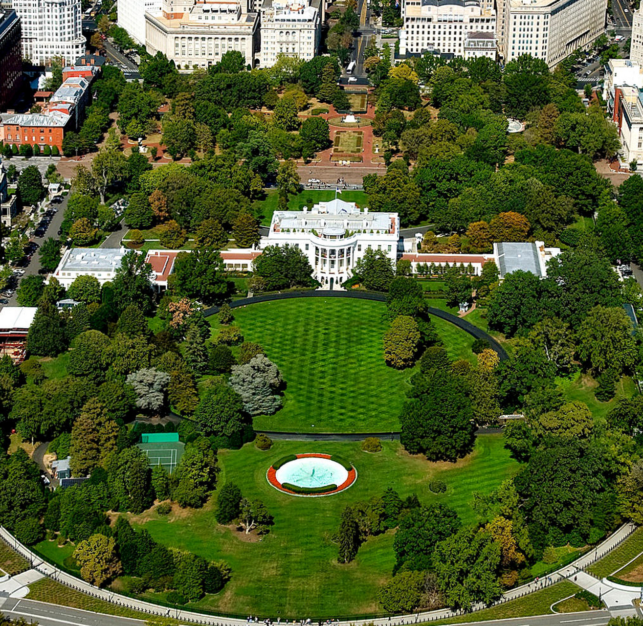 国会大厦是美国最高立法机构,位于华盛顿哥伦比亚特区国会山,国会缮 