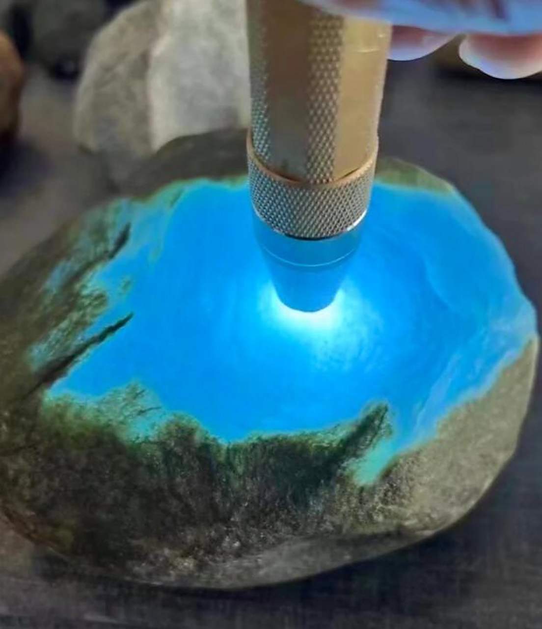 翡翠原石##点击头像看直播# 天空蓝手镯料,3公斤重,料型完整,底妆