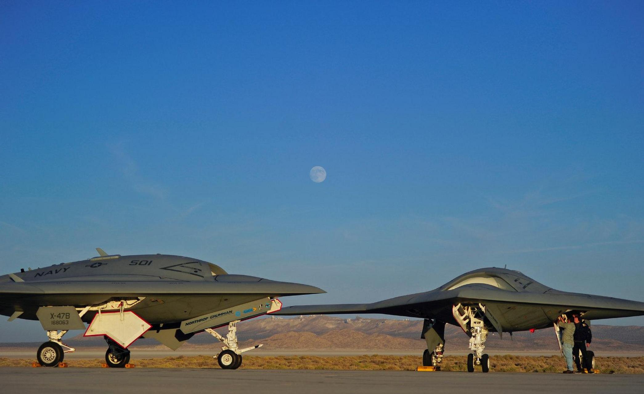 领动计划# 诺思罗普格鲁曼的x-47b双机合影,能自主飞行的无人机,后