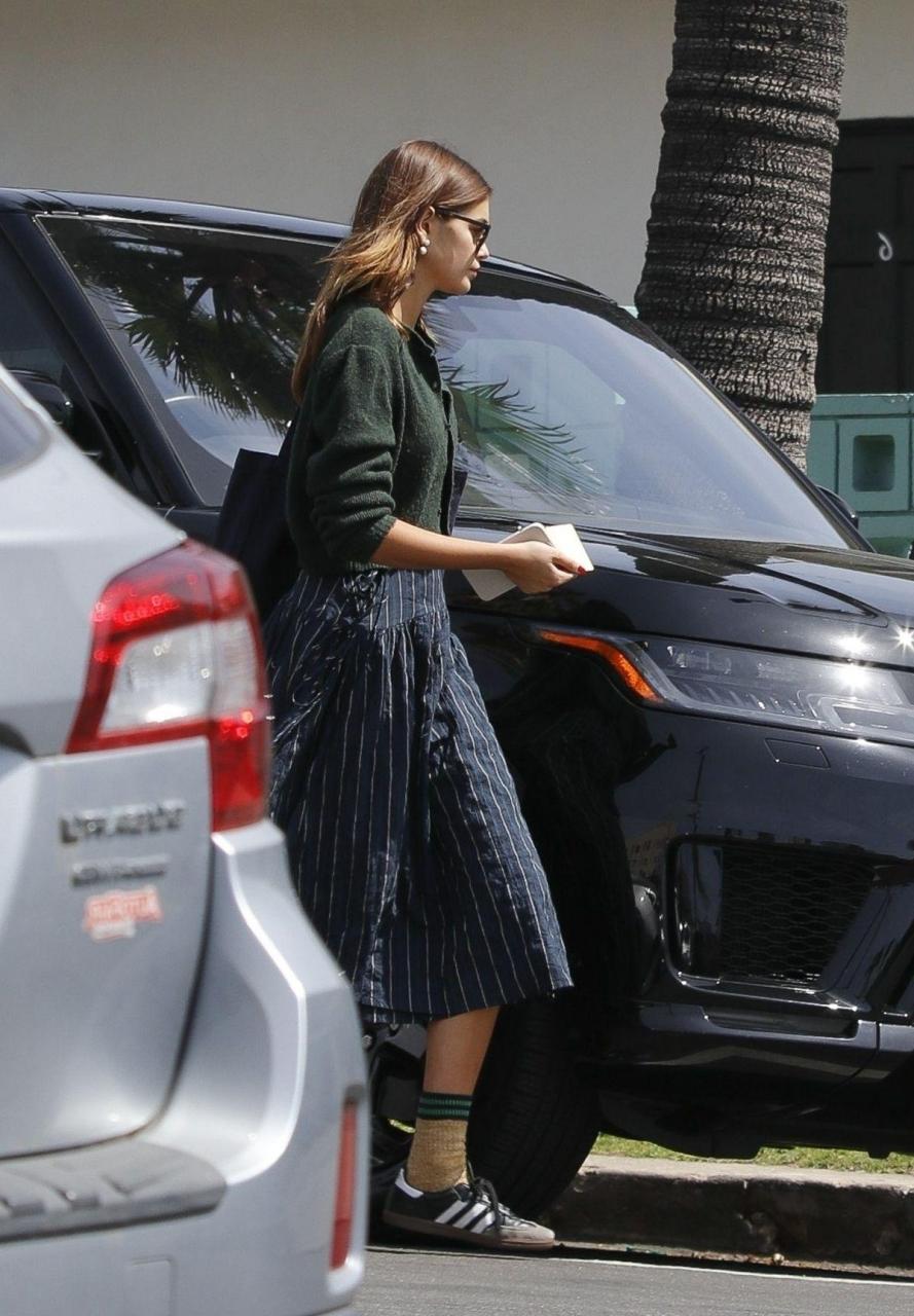 凯雅·杰柏(kaia gerber)最新外出街拍,应该是星二代里最朴素的女孩了