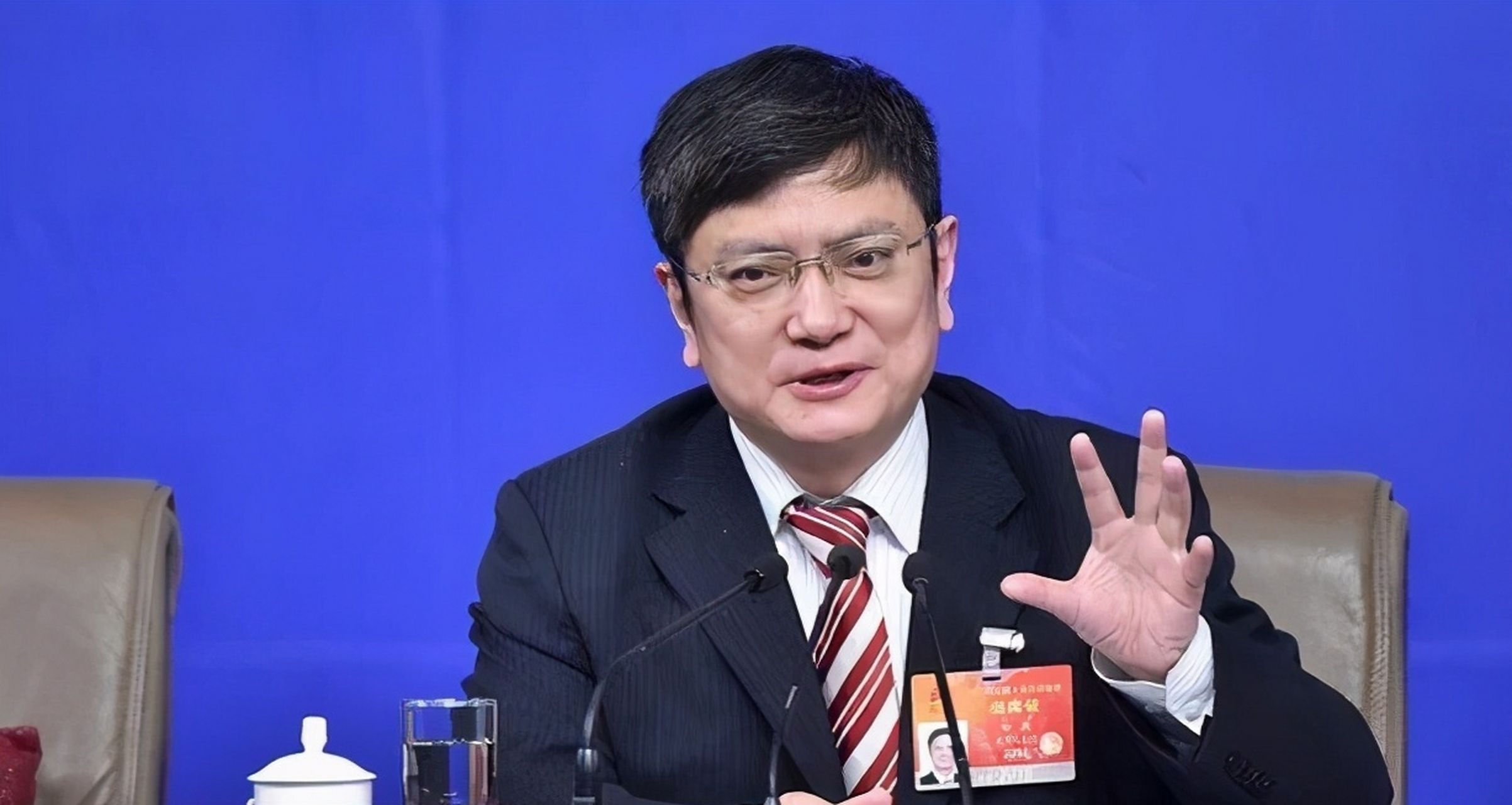 其实在我看来,那只是一堆水泥柱子.