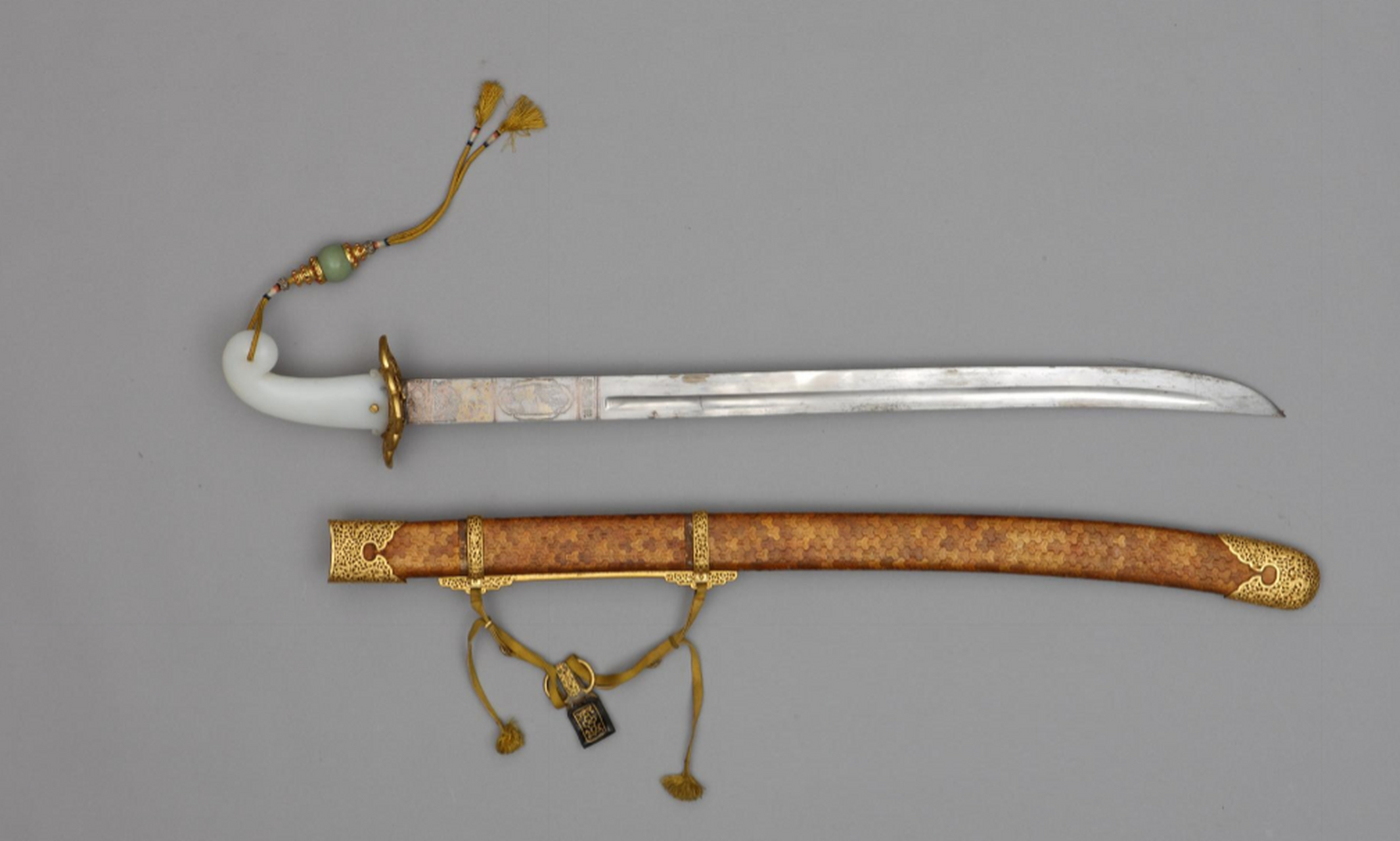 【玉柄金桃皮鞘寒锋腰刀】《故宫藏》  清乾隆.通长96厘米.清宫旧藏.