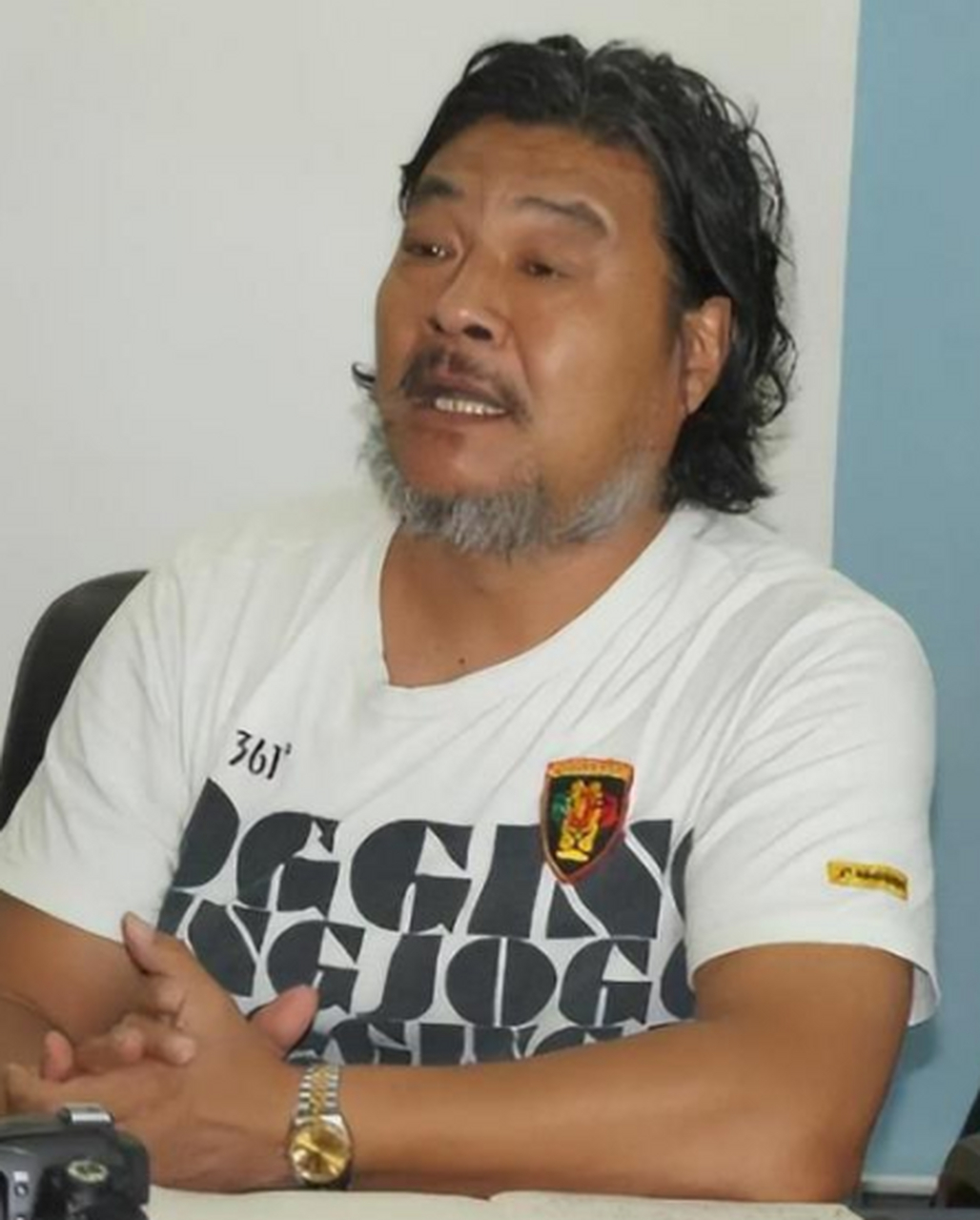 1990年,王星军踹开屋门,直冲婴儿房.