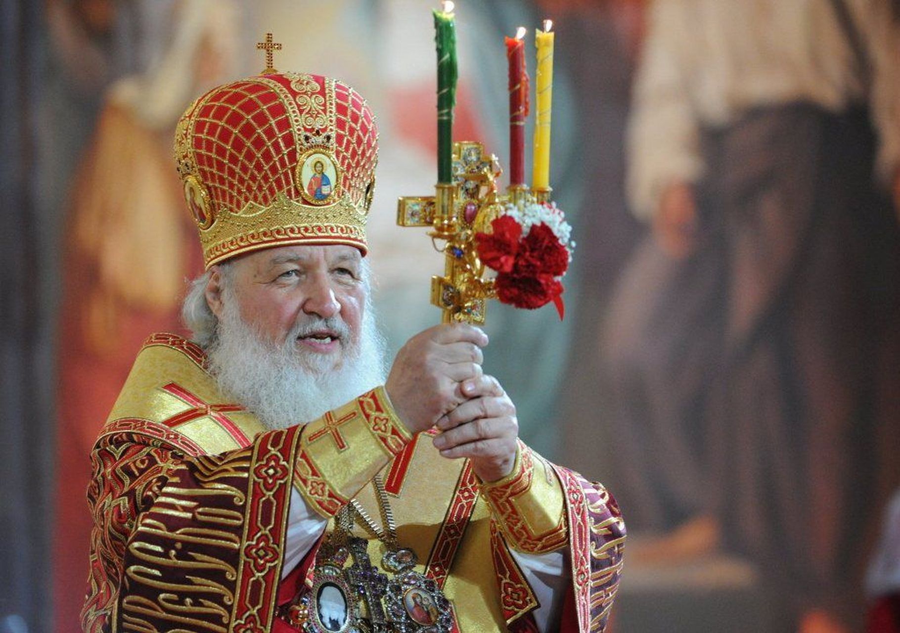 在许多中国网友看来,俄罗斯东正教最有意思的仪式莫过于牧师们给军事