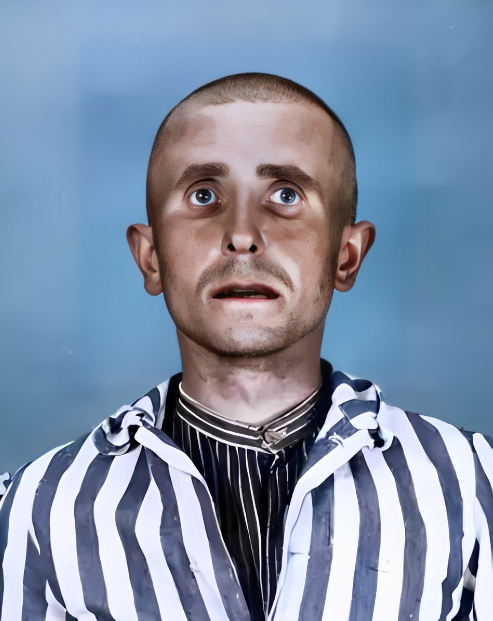 在集中营里,每个犹太人都没有尊严和