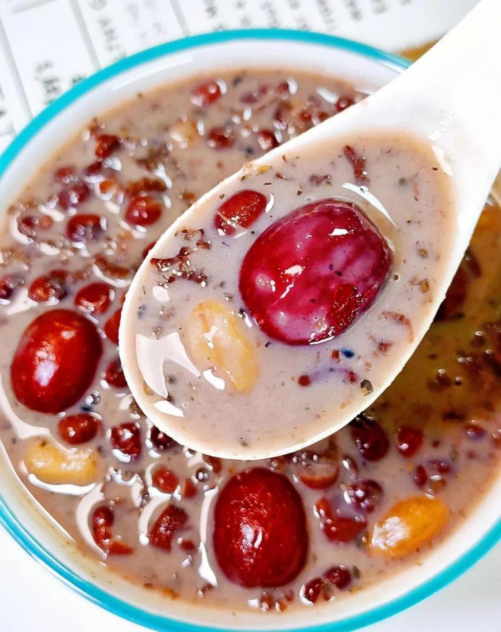 补气养颜牛奶红豆粥[照相机],甜甜糯糯巨好喝[照相机] 超适合 季的