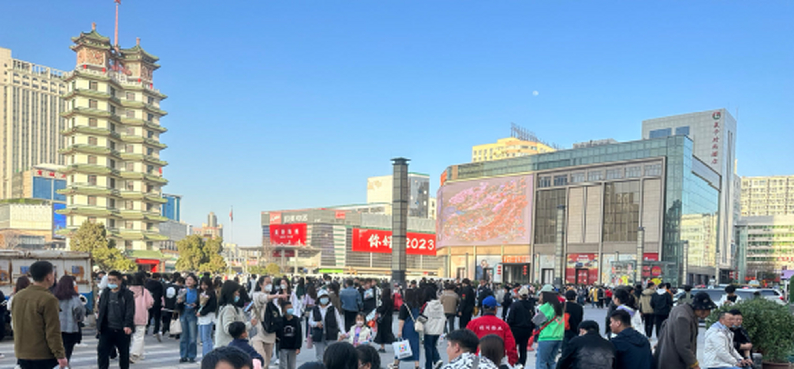 郑州亚细亚······"作为郑州人而言,这句广告词耳熟能详,亚细亚
