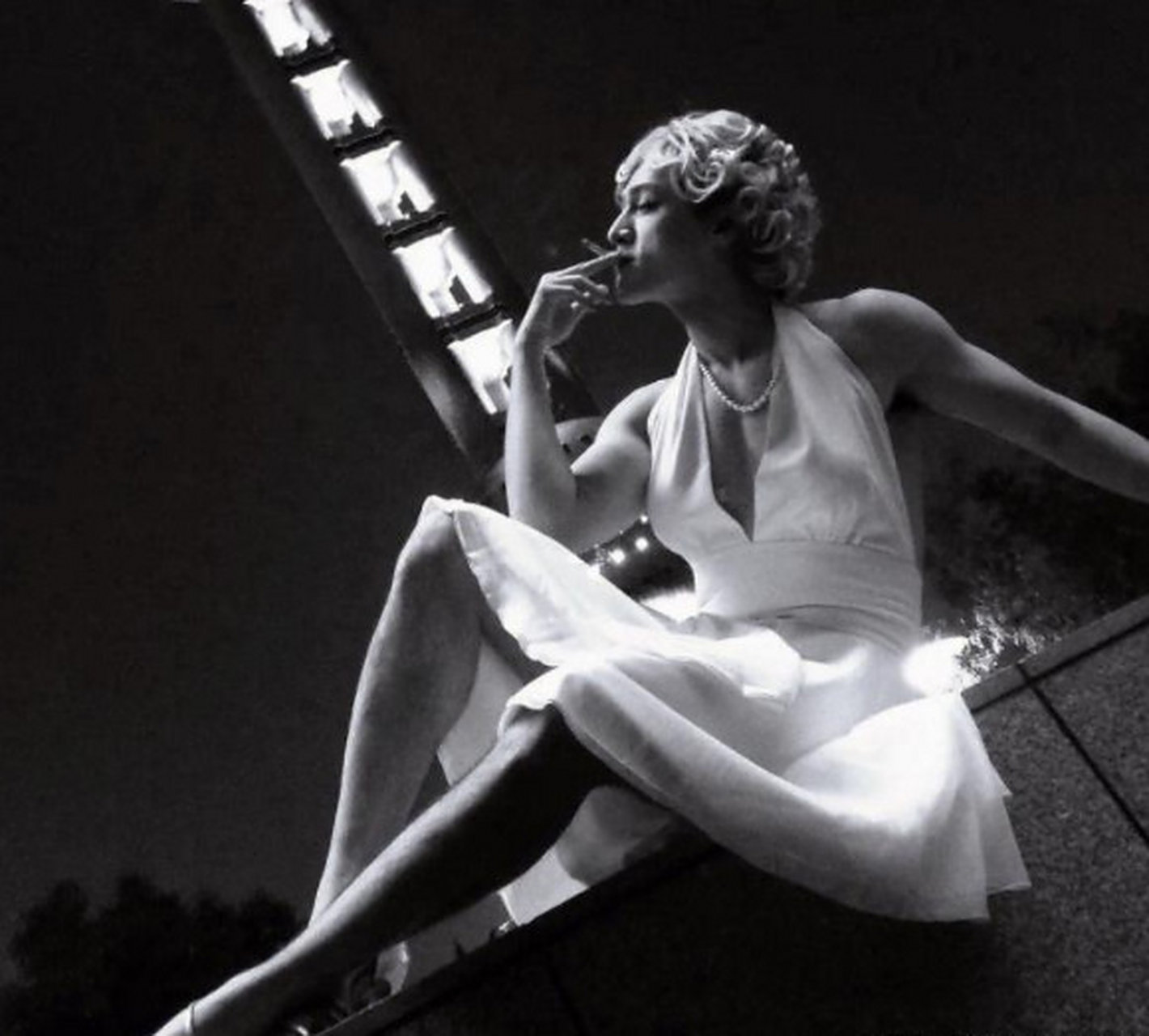 胡歌的玛丽莲梦露造型,还是很美艳的,你们觉得呢?