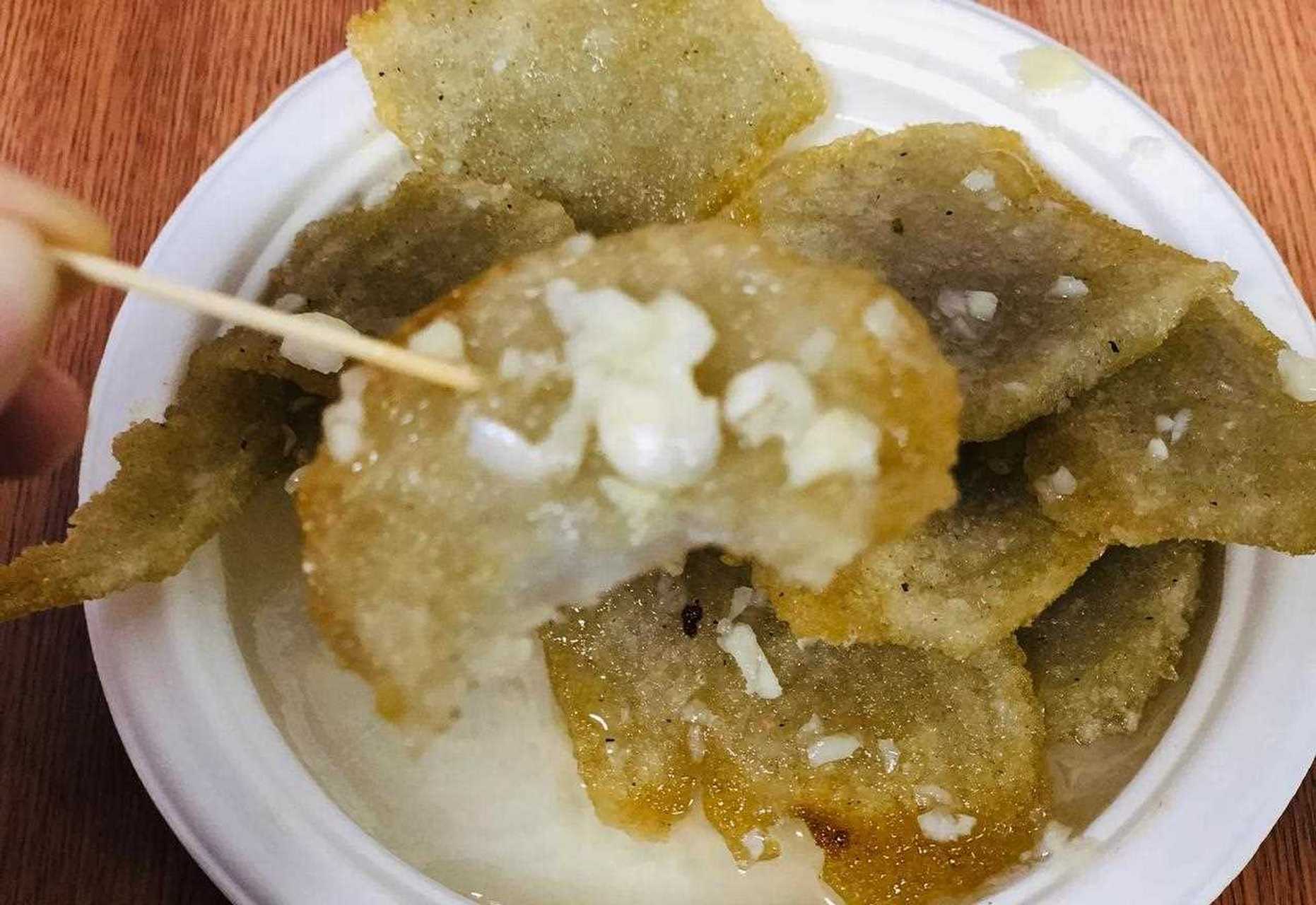 现在想吃地道的老北京煎灌肠在京菜馆里基本吃不到,就得到这样专门做