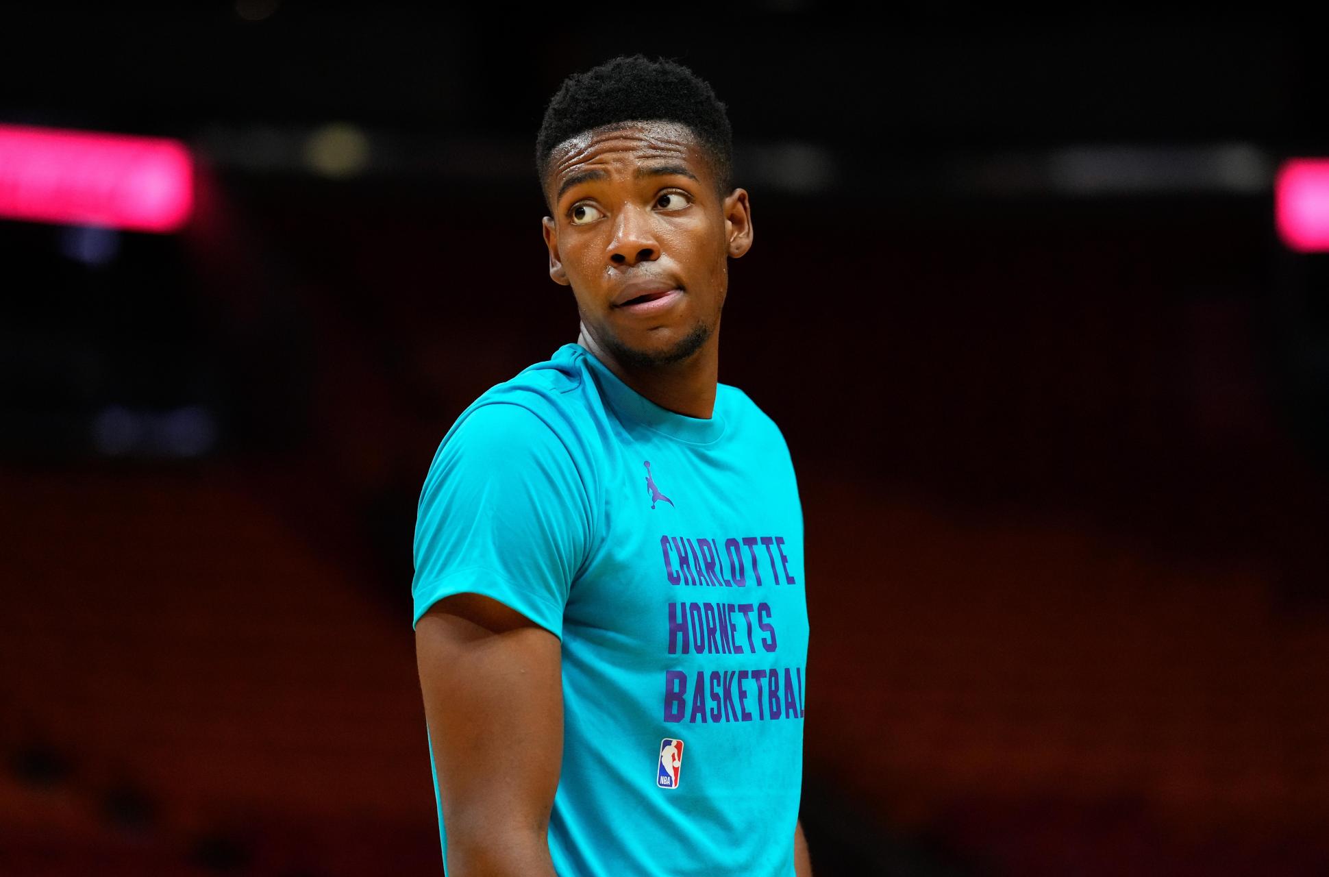 《黄蜂新秀布兰登-米勒展现出色表现,教练克利福德赞其天赋与学习能力