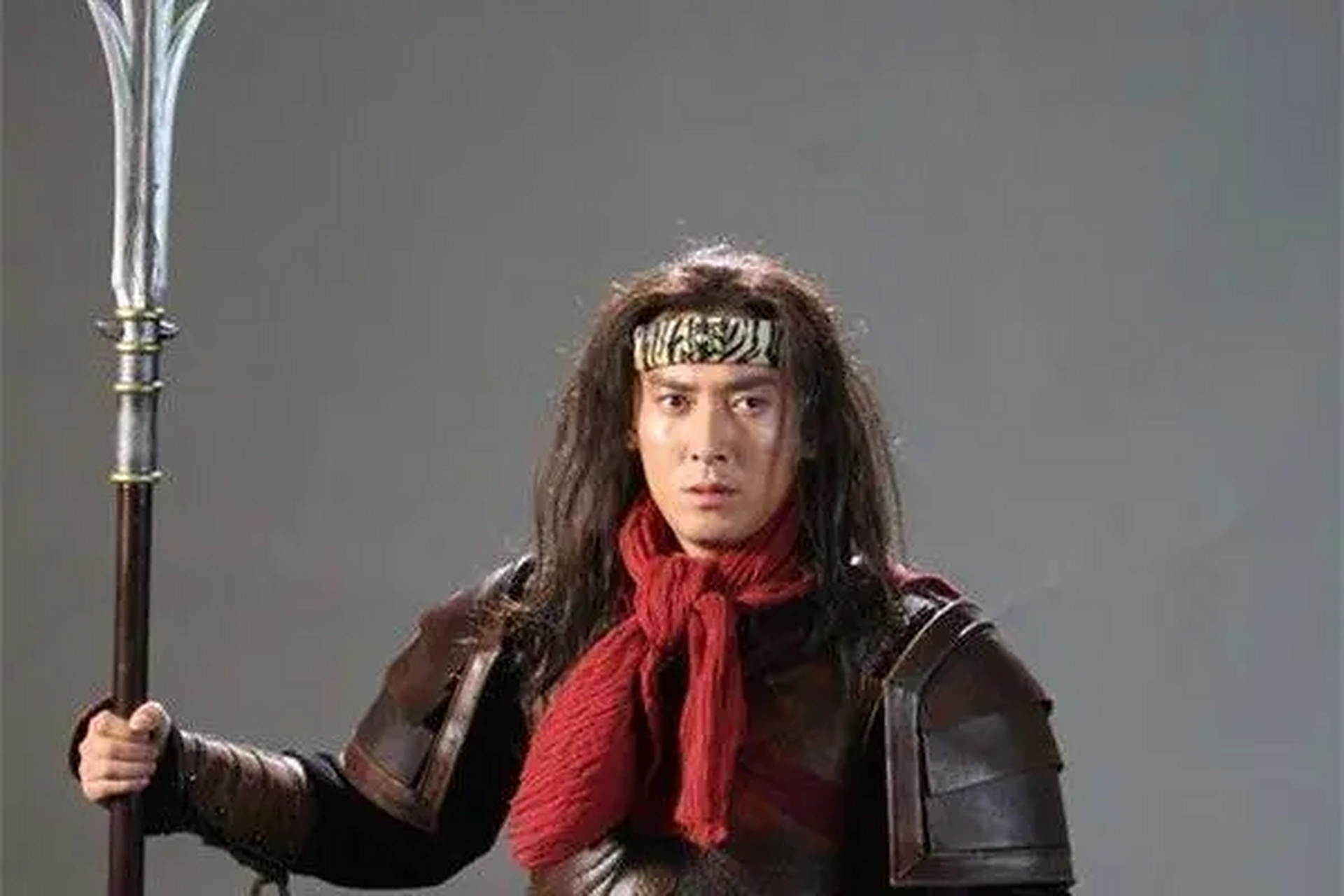 杨春是——水浒传》中第四位出场人物,绰号白花蛇,蒲州解良人氏