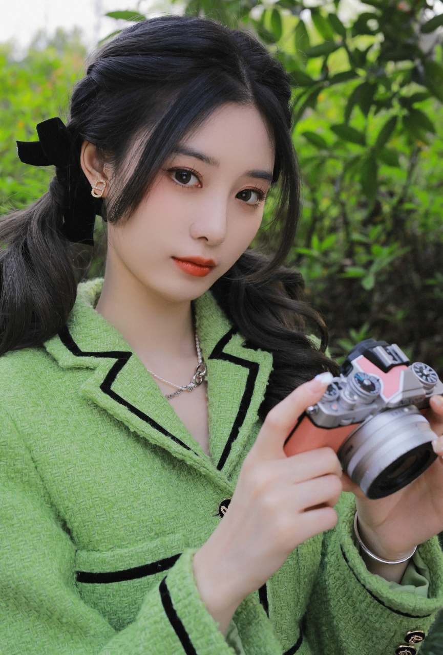 徐艺阳更新了一张照片来分享她的穿搭.