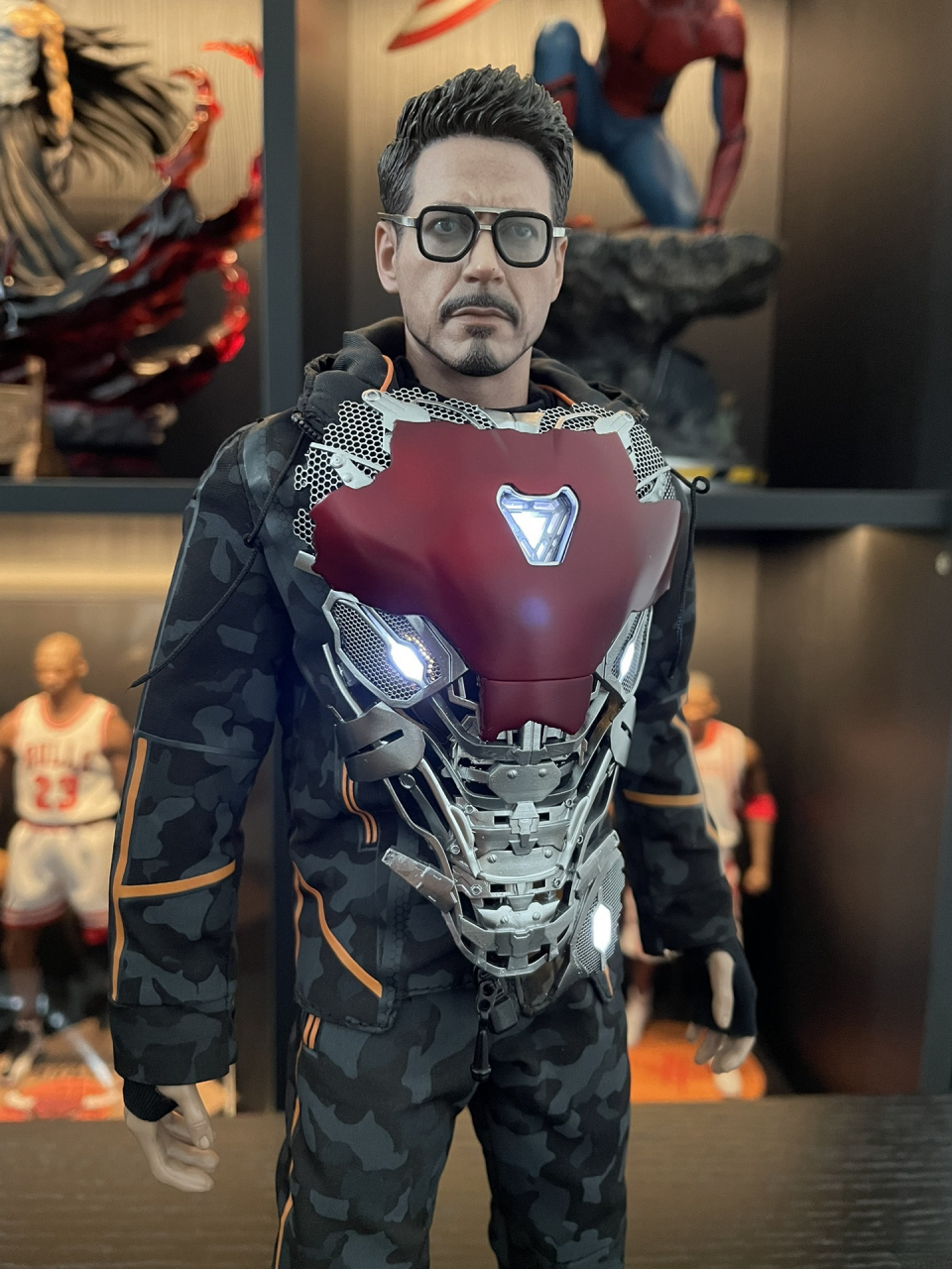 钢铁侠变身纳米战甲