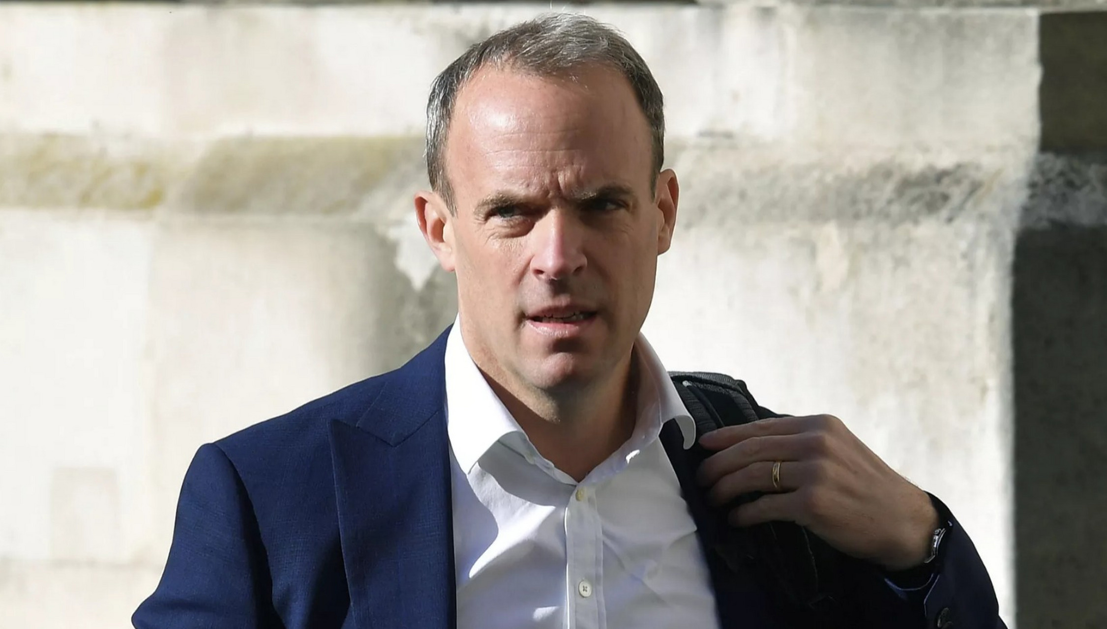 英国副首相因欺负公务员辞职  英国司法大臣兼副首相多米尼克·拉布在