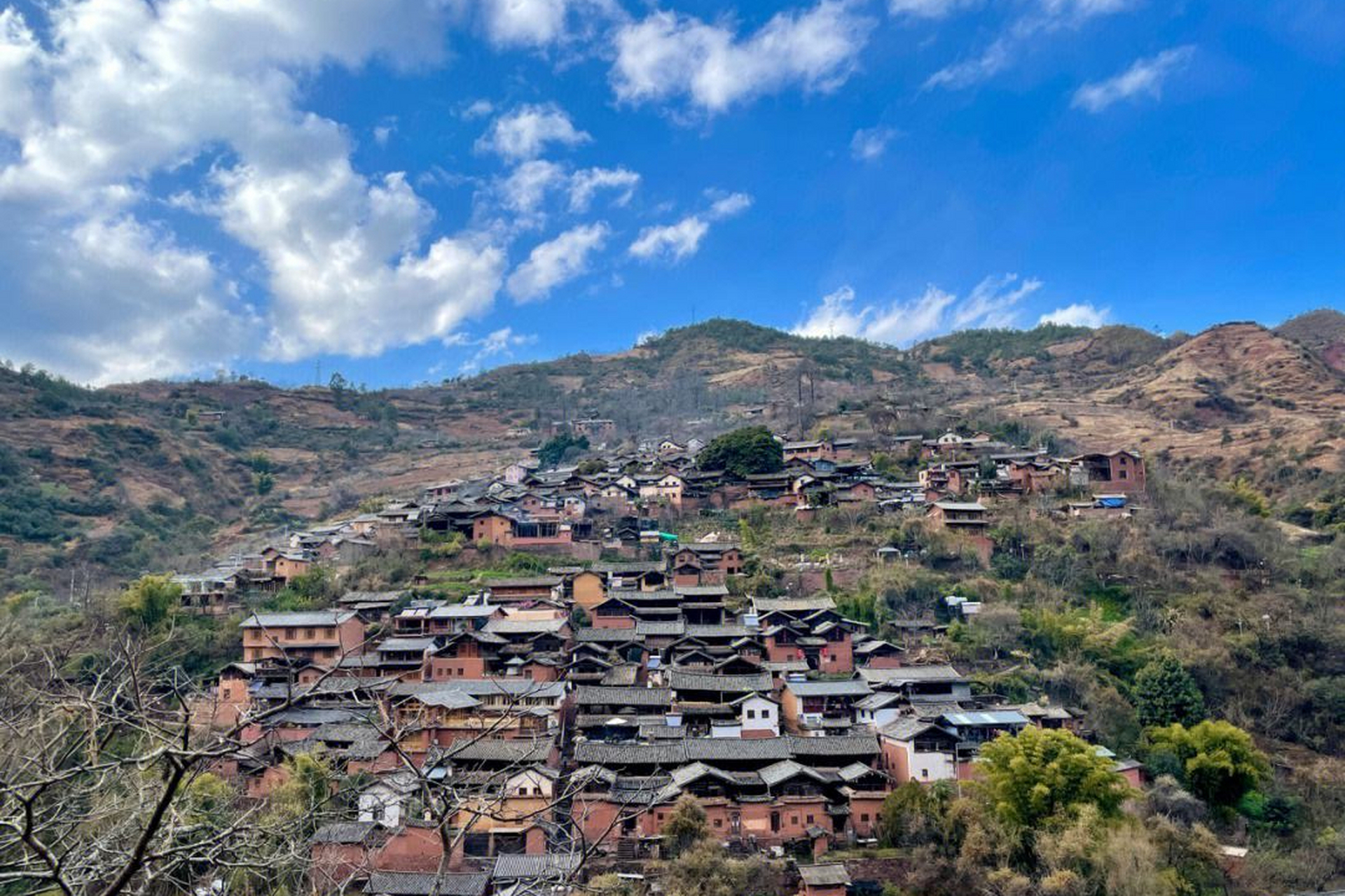 位于大理白族自治州大理市云龙县,是一个千年白族古村寨,也是云南最