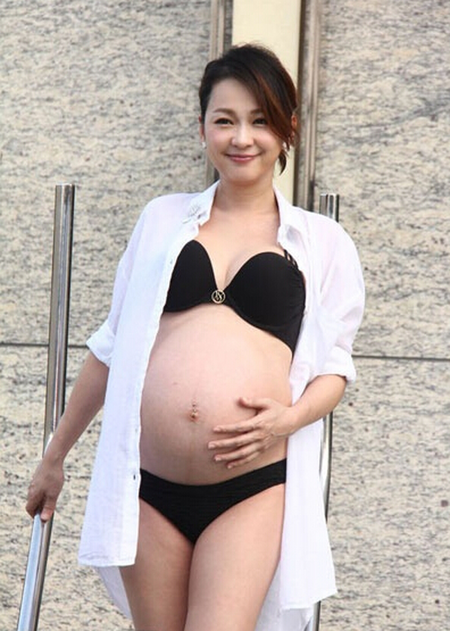 蔡君茹孕肚照 #娱乐圈吃瓜课代表#