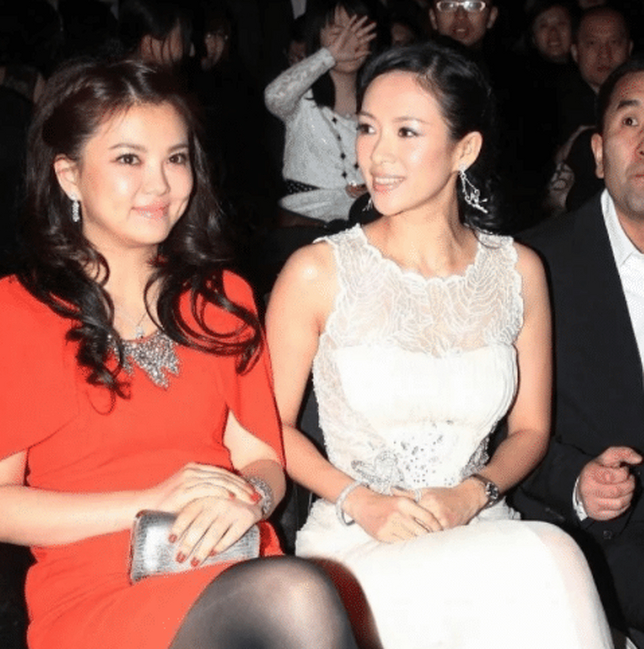 看了李湘和章子怡同框照,再没有体重焦虑,一个150斤高贵似公主,一个95