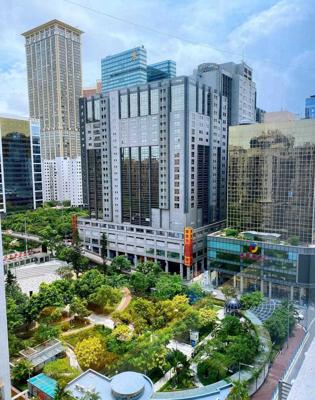 澳门利澳酒店窗外风景还真不错的,对面的高楼是星际酒店,步行三五分钟