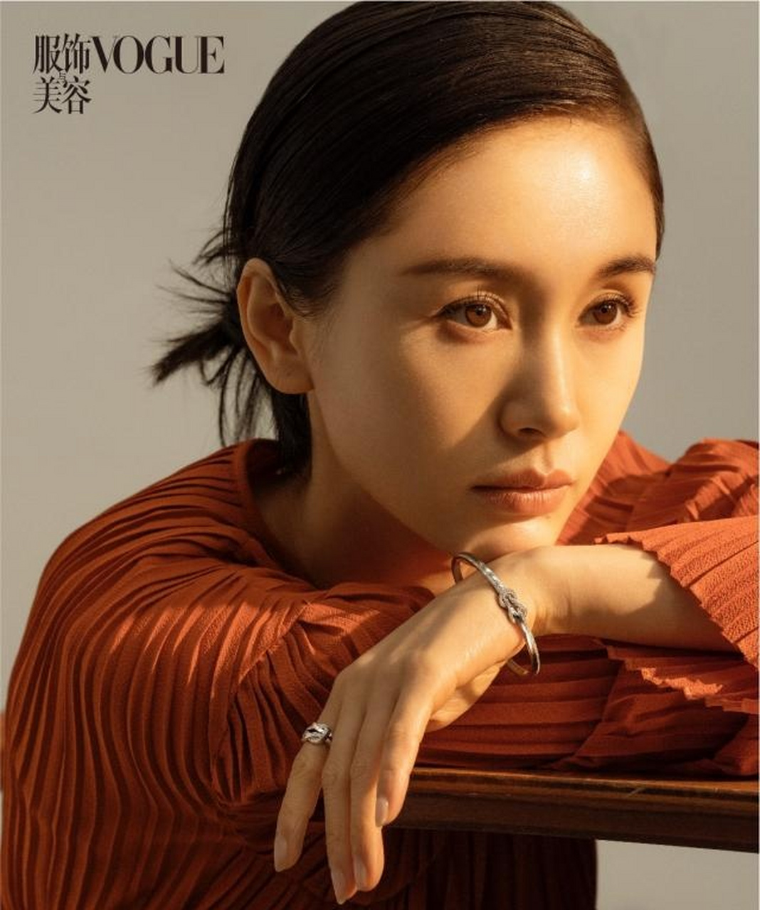 《辛亥革命》中王子文饰演了唐曼柔一角,为了能够更好地诠释这个角色