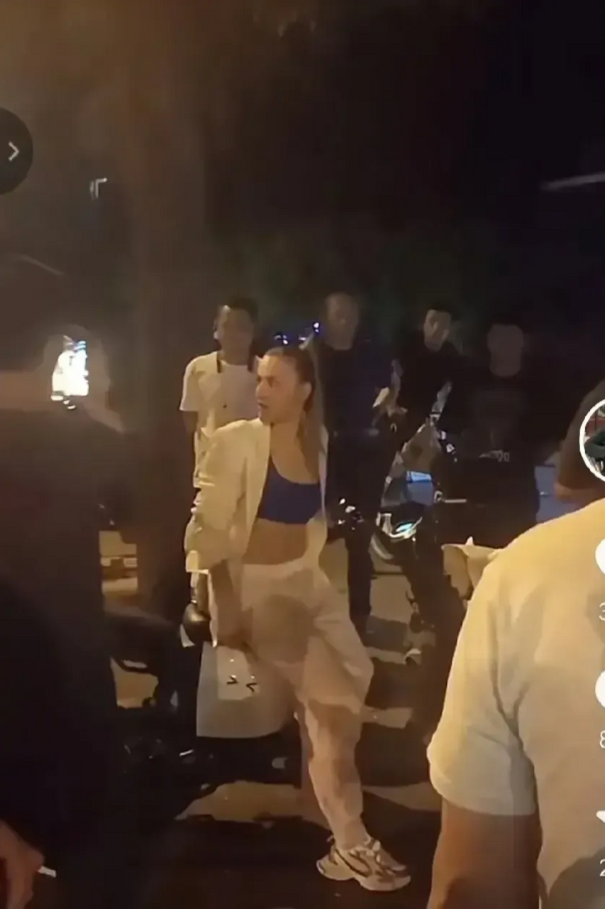 近日,北京三里屯发生了一起引人注目的事件:一名外国女子骑着电动