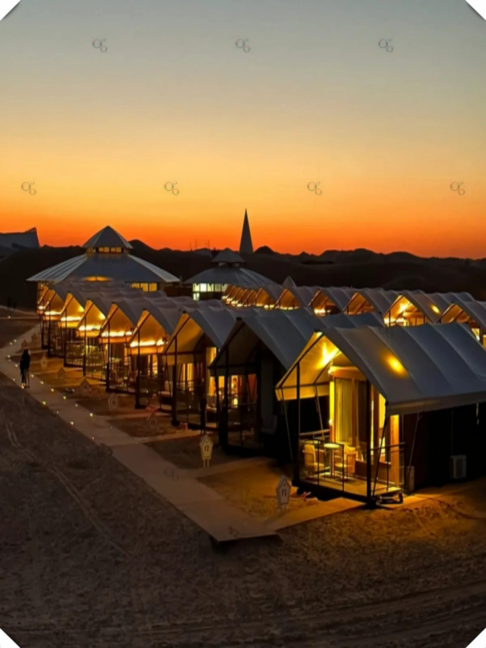 中卫沙漠星星酒店位于沙坡头景区内,远离光污染,入住即可饱览壮滥的