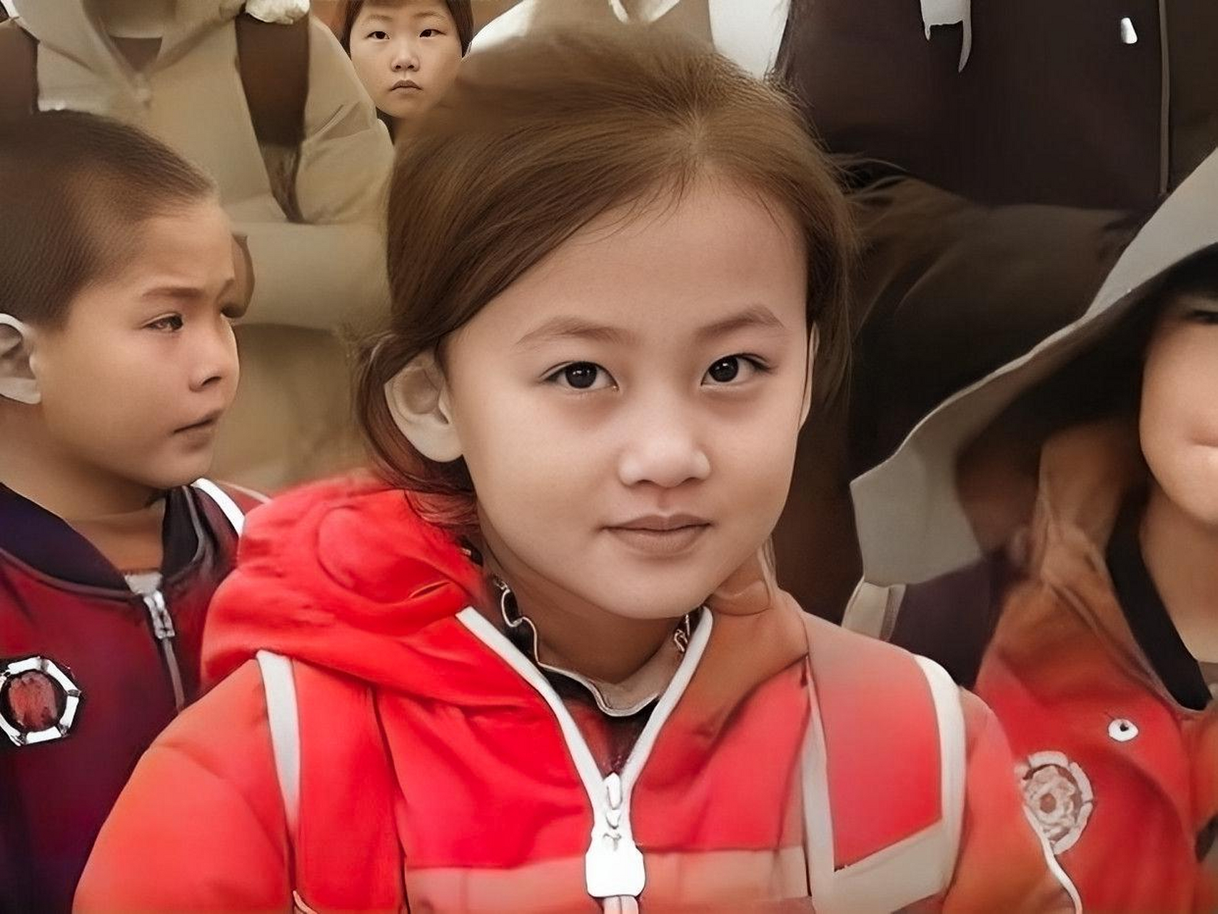 7岁的宁夏农村小伙女孩,因一张笑脸走红网络,引来公司开出百万签约