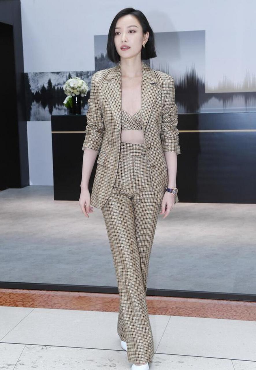 倪妮在北京出席相关时尚活动