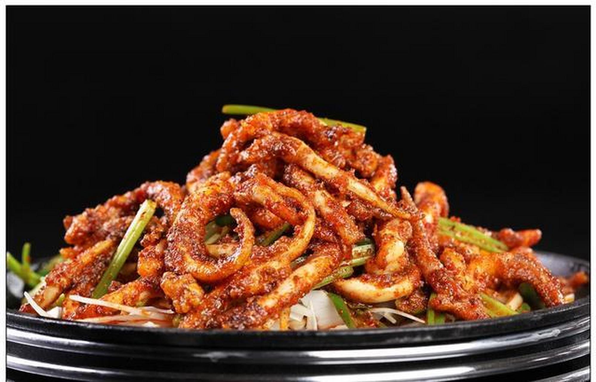 99火爆鱿鱼须的做法99  95火爆鱿鱼须,是一道中式美食,通常以