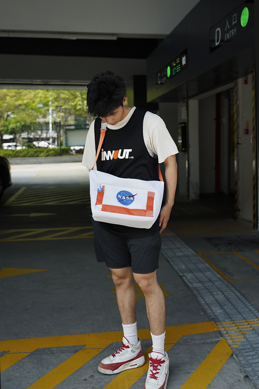 运动撞色大容量斜挎包 篮球健身男孩必备品 #turnup斜挎包##斜挎包