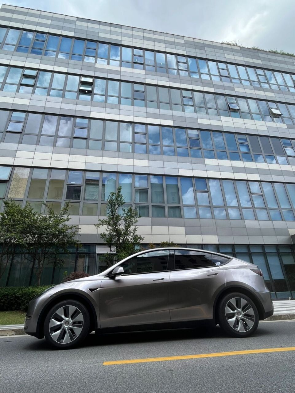 特斯拉model y77tup改色车衣液态金属银  特斯拉model y77tup改色