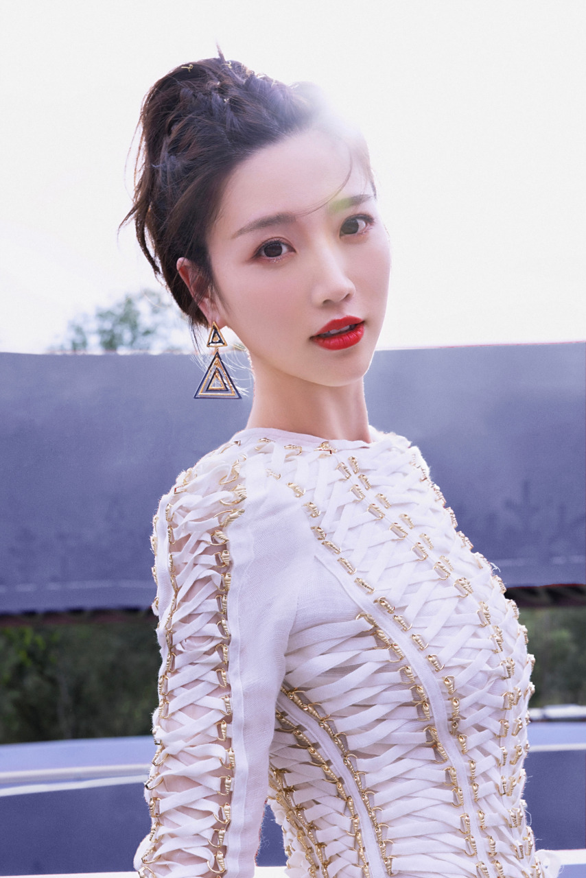 张纯烨[鲜花]#气质美女# #性感美女