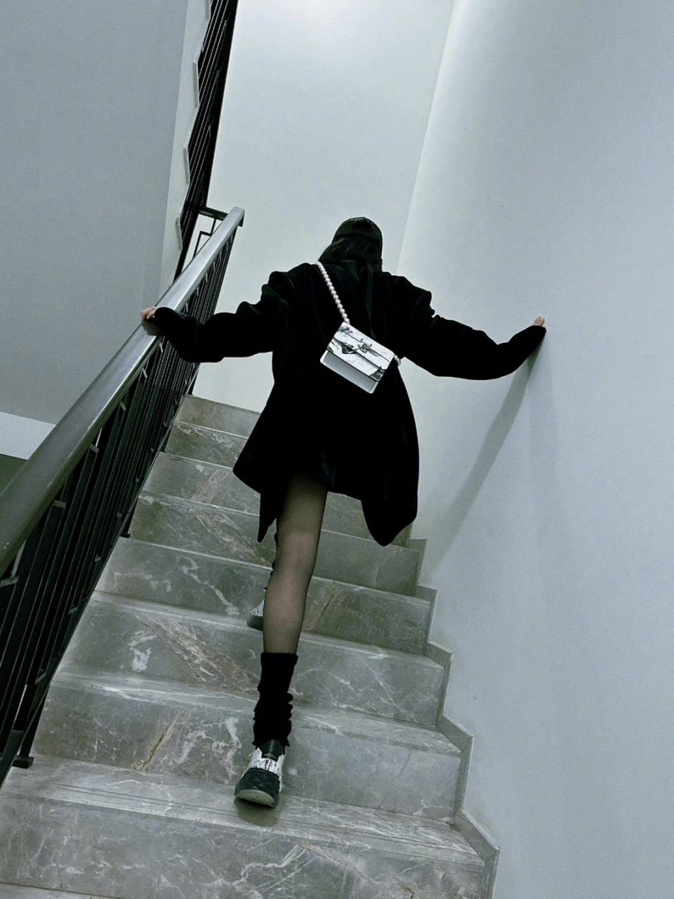 宋茜脚上这双jc 是美战联名中最日常的一款||| 相信这几天大家都被