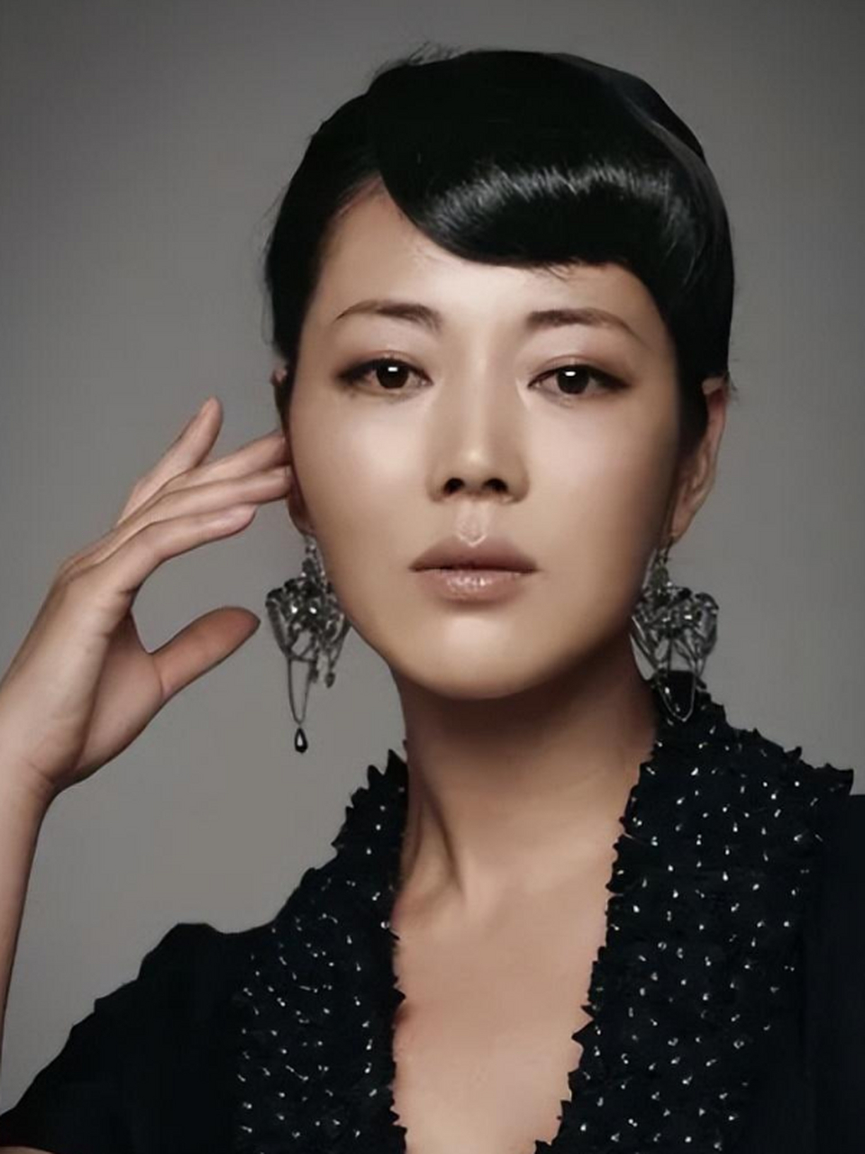 说到王茜华,相信不少观众对她都是非常熟悉的,也算是看着她的戏长大的