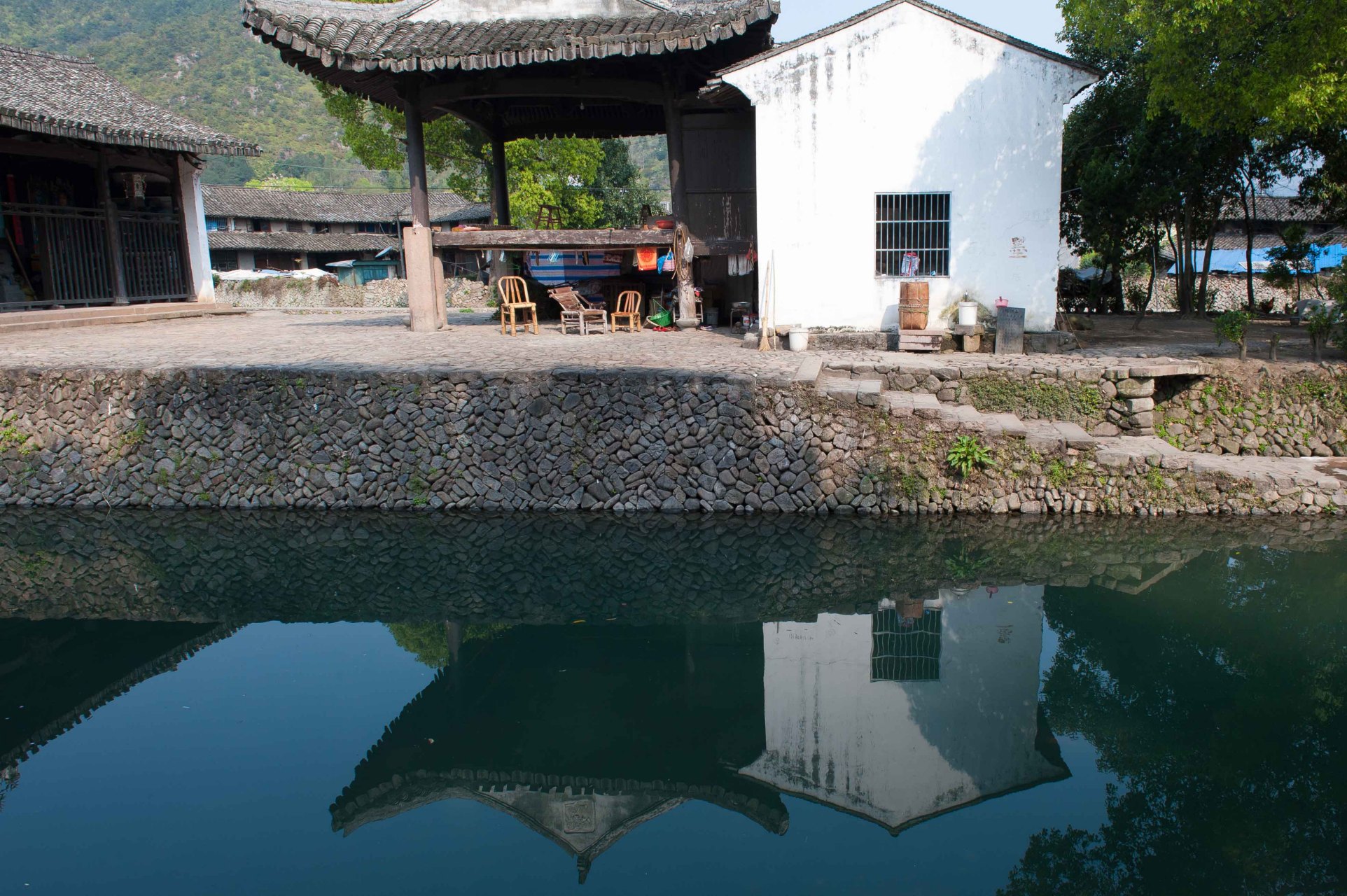 春天的楠溪江岩头村,在苍古之中,透出浓郁的春意.