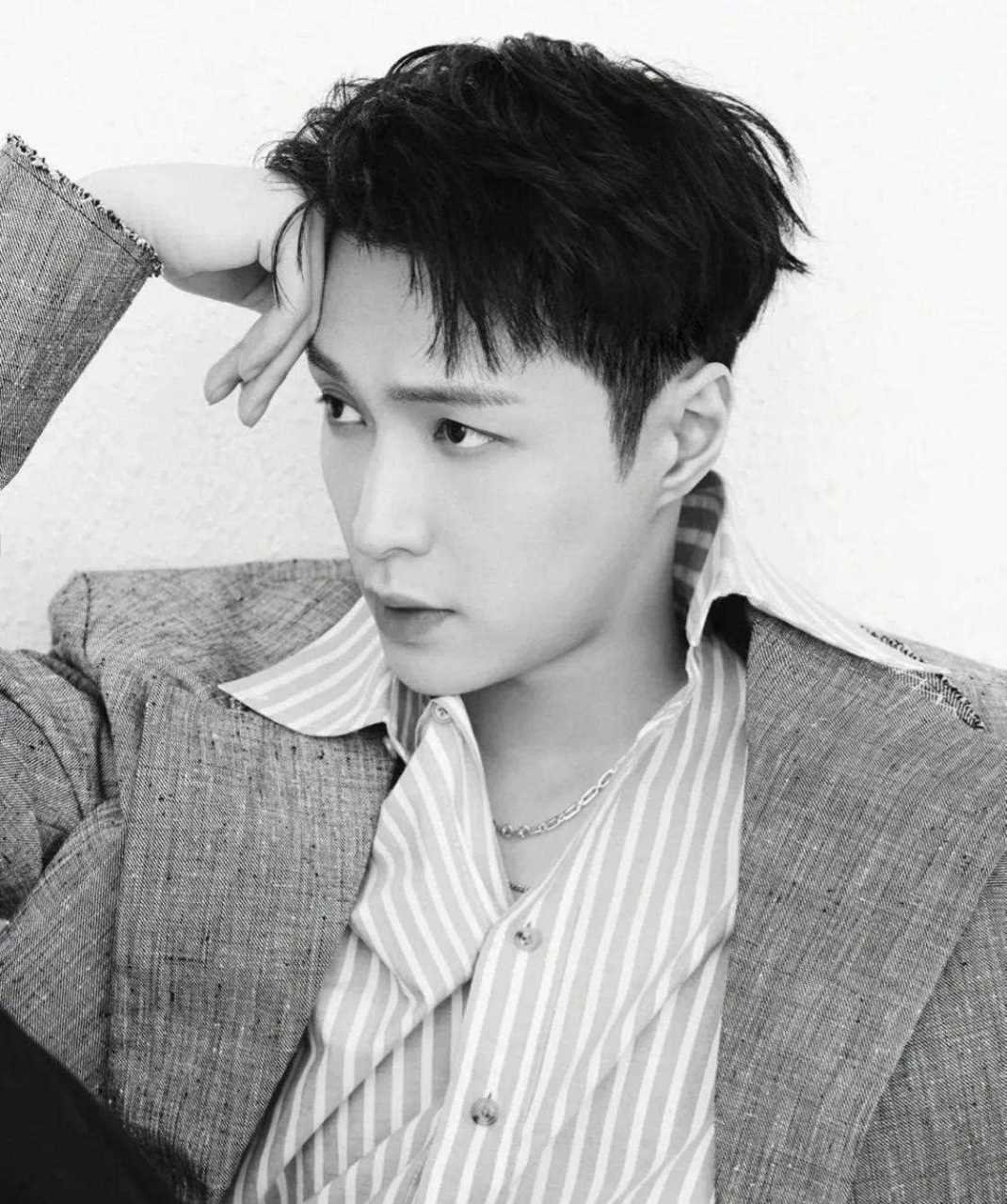 [爱钱]  原来,与摩托鲜肉,剪不断理还乱的白富美,跟京圈太子爷,可是两