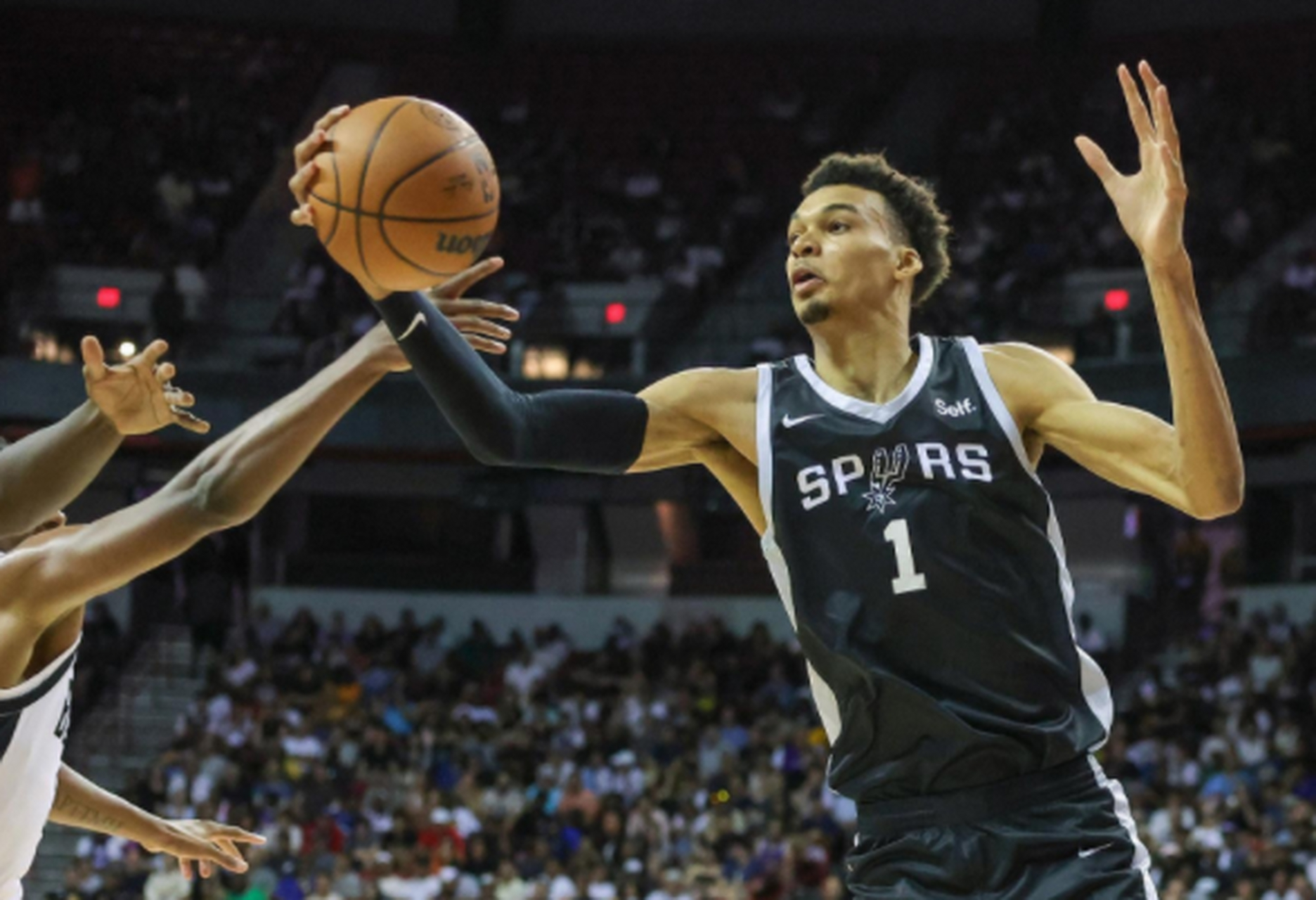 7月23日,前马刺球员丹尼·格林在自己的播客节目中谈到了文班亚马.