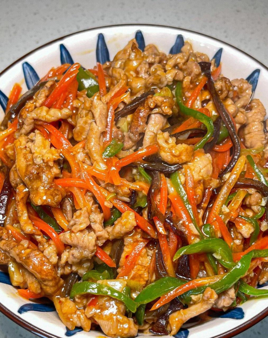 巨下饭|||今天做得是一道家常菜鱼香肉丝!简单好吃又下饭!