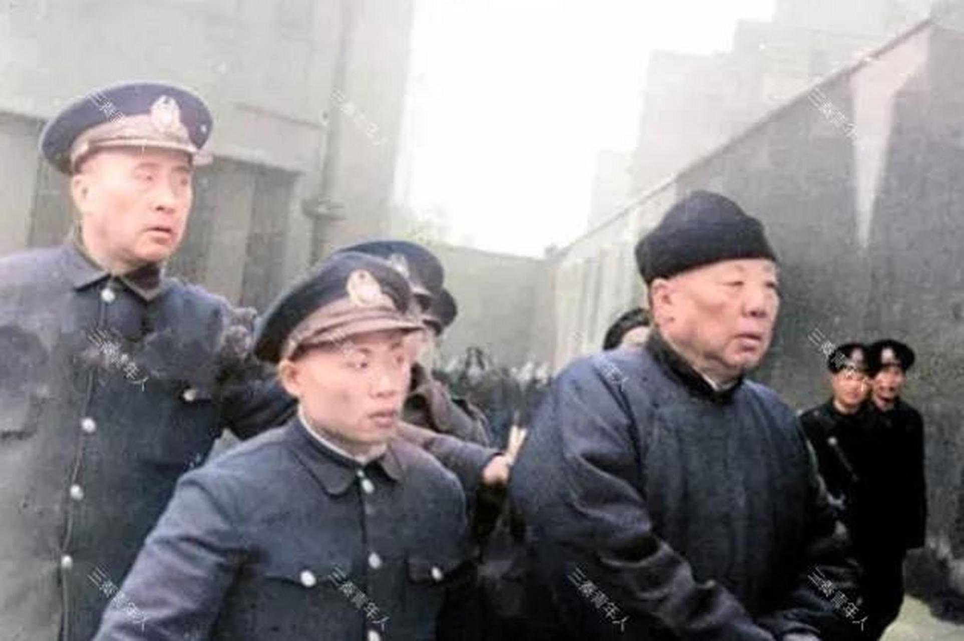 领动计划# 1946年,上海,被逮捕的汉奸常玉清,镜头中的他戴了一顶棉帽