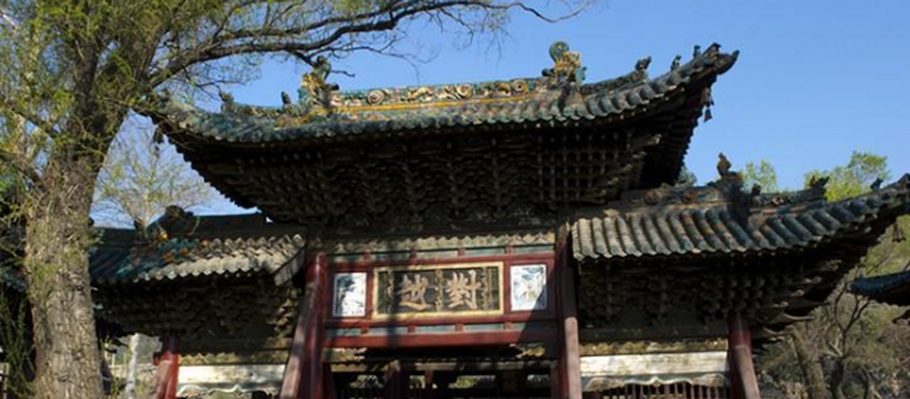 晋祠之内有一处名为"对越坊"的景致,它位于晋祠景区中轴线上的金人台