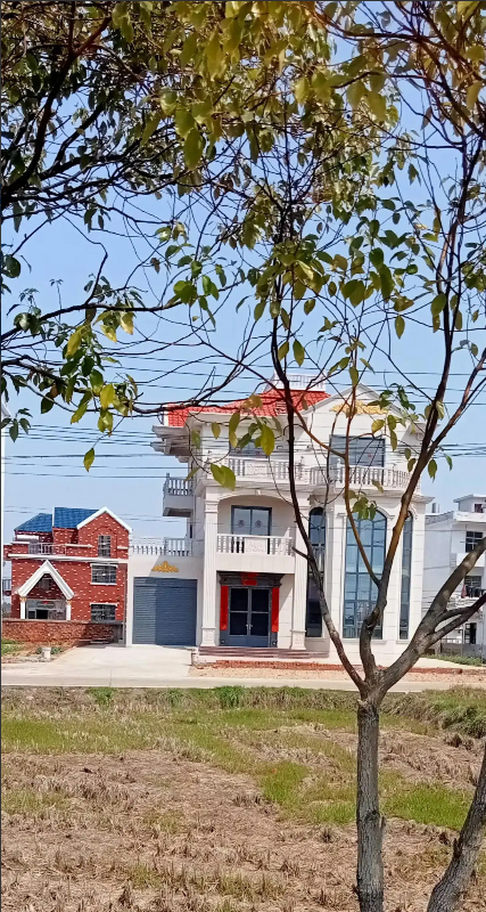 都说江西农村房子是全国农村房子天花板,这次到江西特意拍了几张.