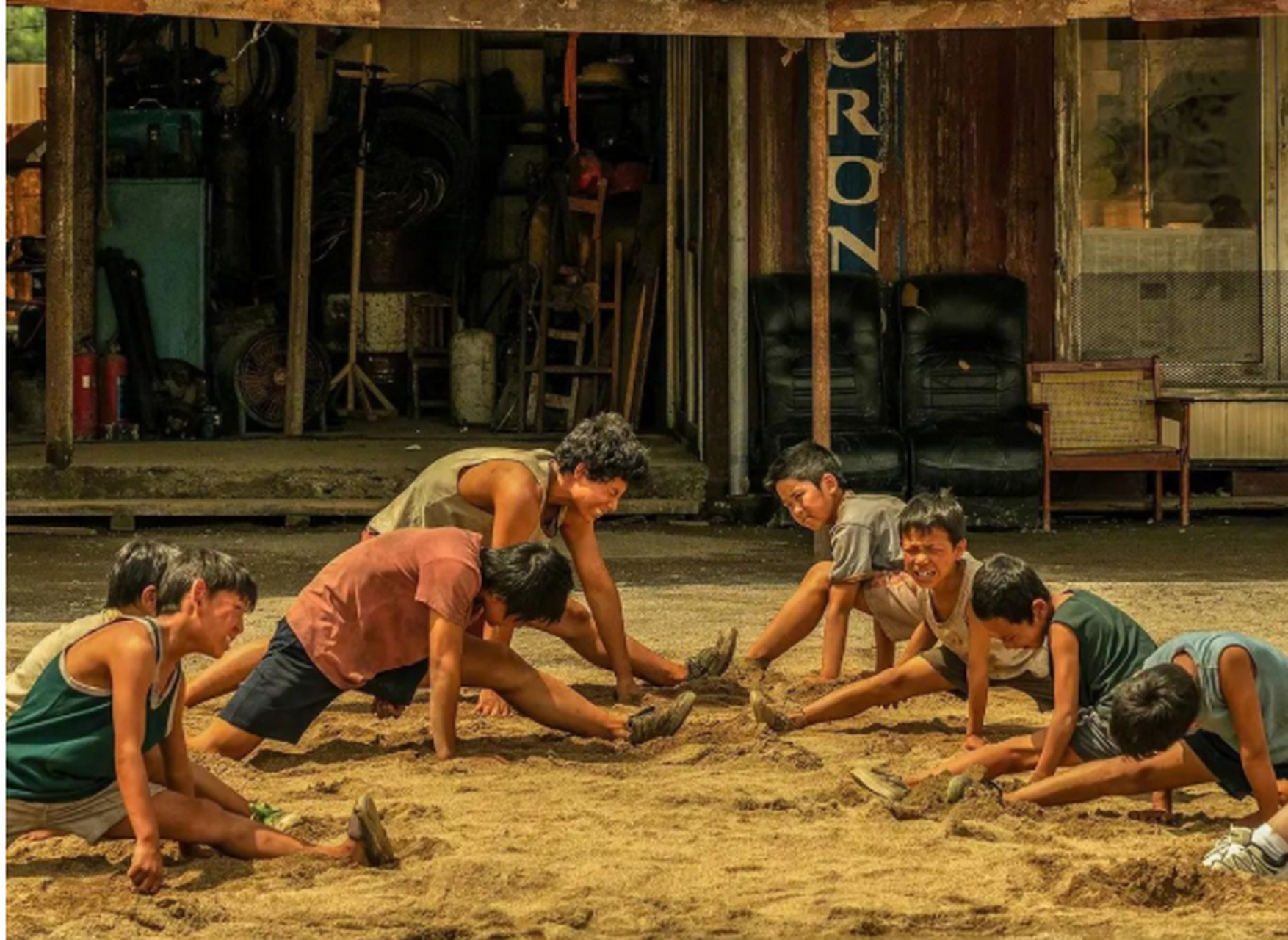 前天去电影院看了《八角笼中》,讲述了由王宝强饰演的向腾辉虽然在