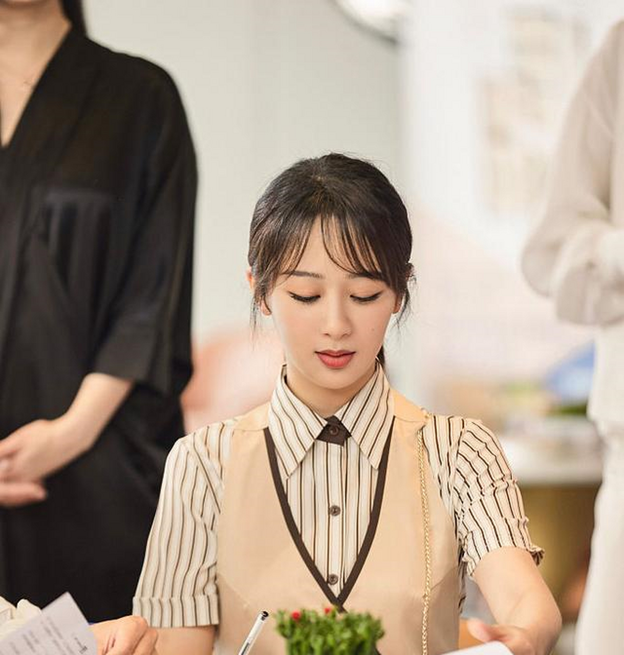 梦回小蚯蚓!杨紫再扮邱莹莹古灵精怪 表情软萌尽显反差魅力[你懂的]