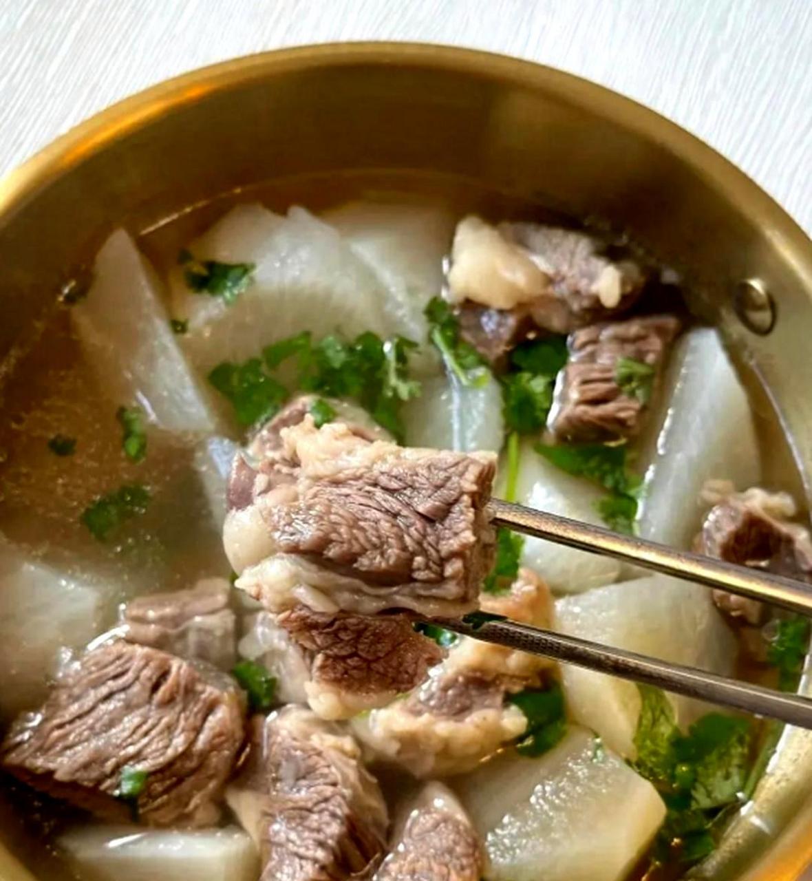 萝卜炖牛肉每碗售价15元,性价比高吗?