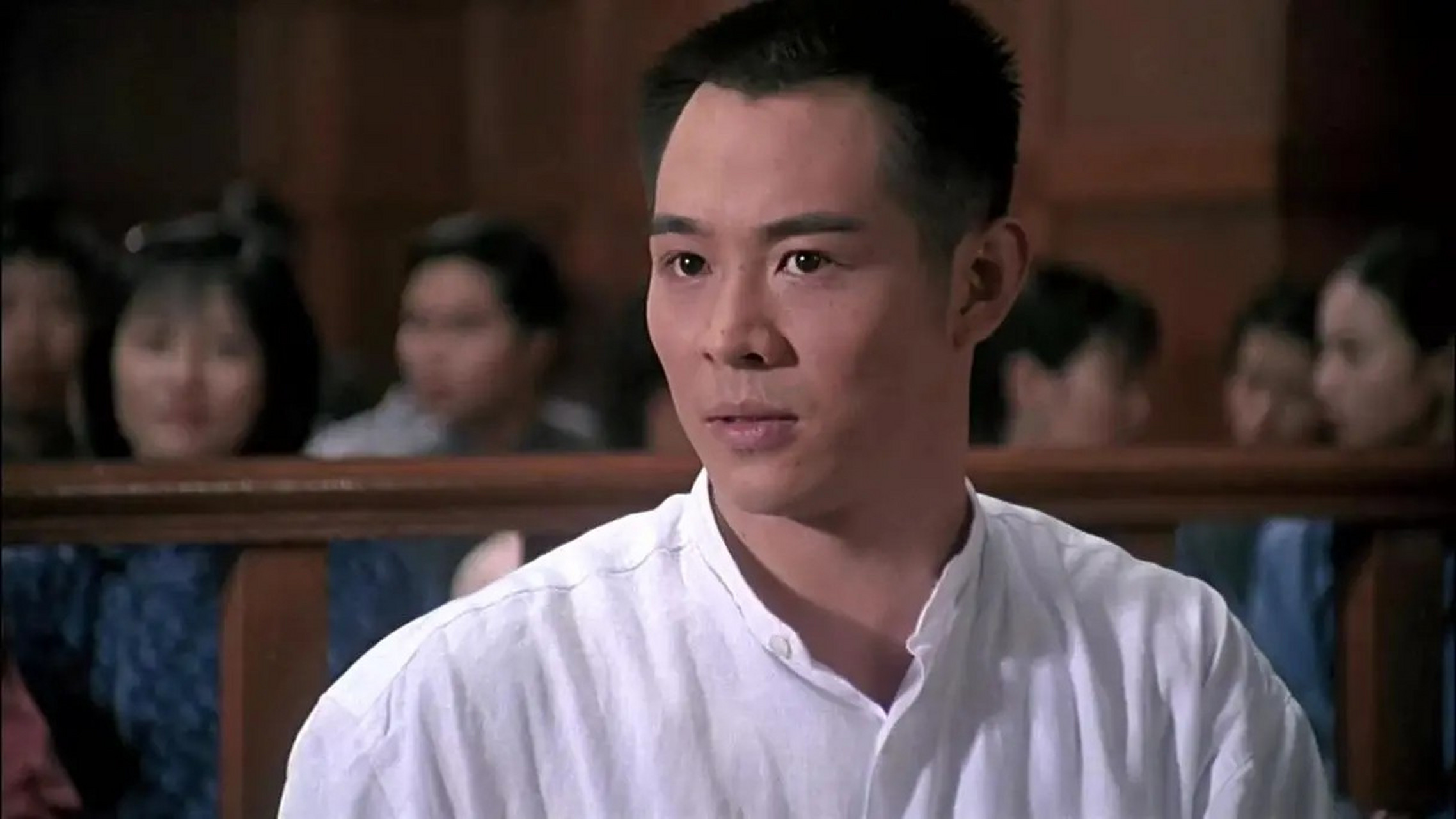 " 功夫巨星李连杰曾经在鲁豫做客的节目上曾经爆出背后也是有着大人物