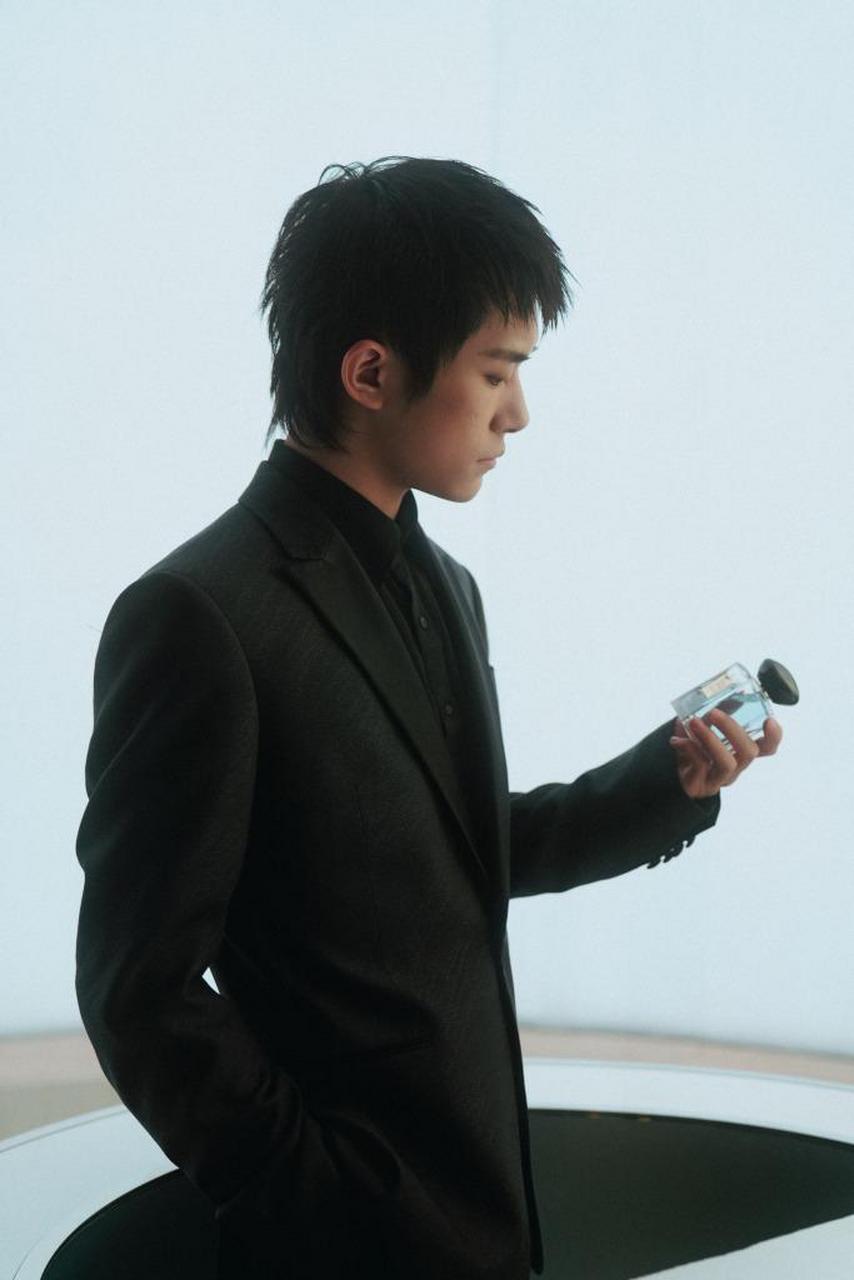 易烊千玺狼尾发型帅气有型!#易烊千玺