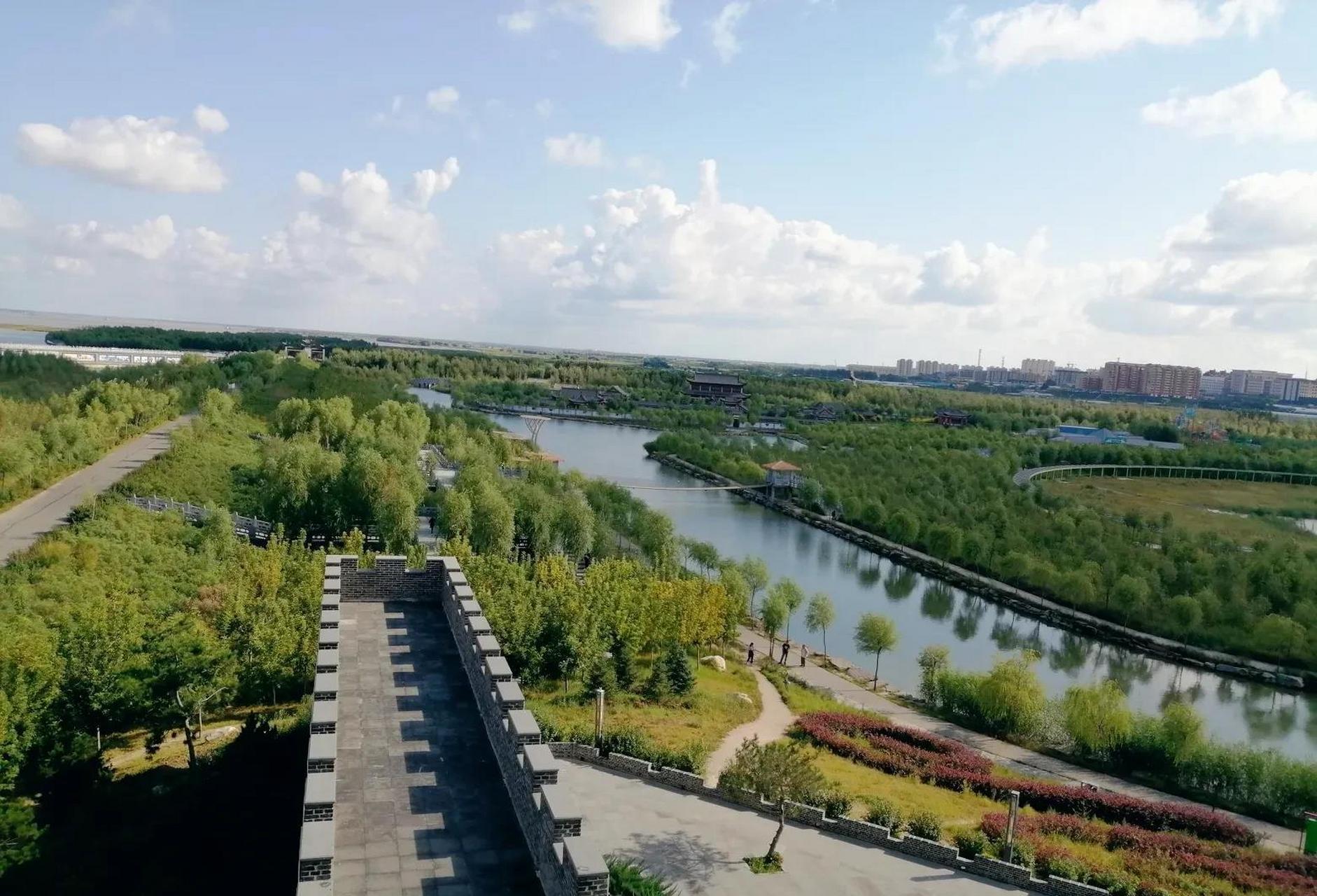 嫩江湾是大安的母亲河,它起源于大兴安岭的伊勒呼里山,由北向南奔流