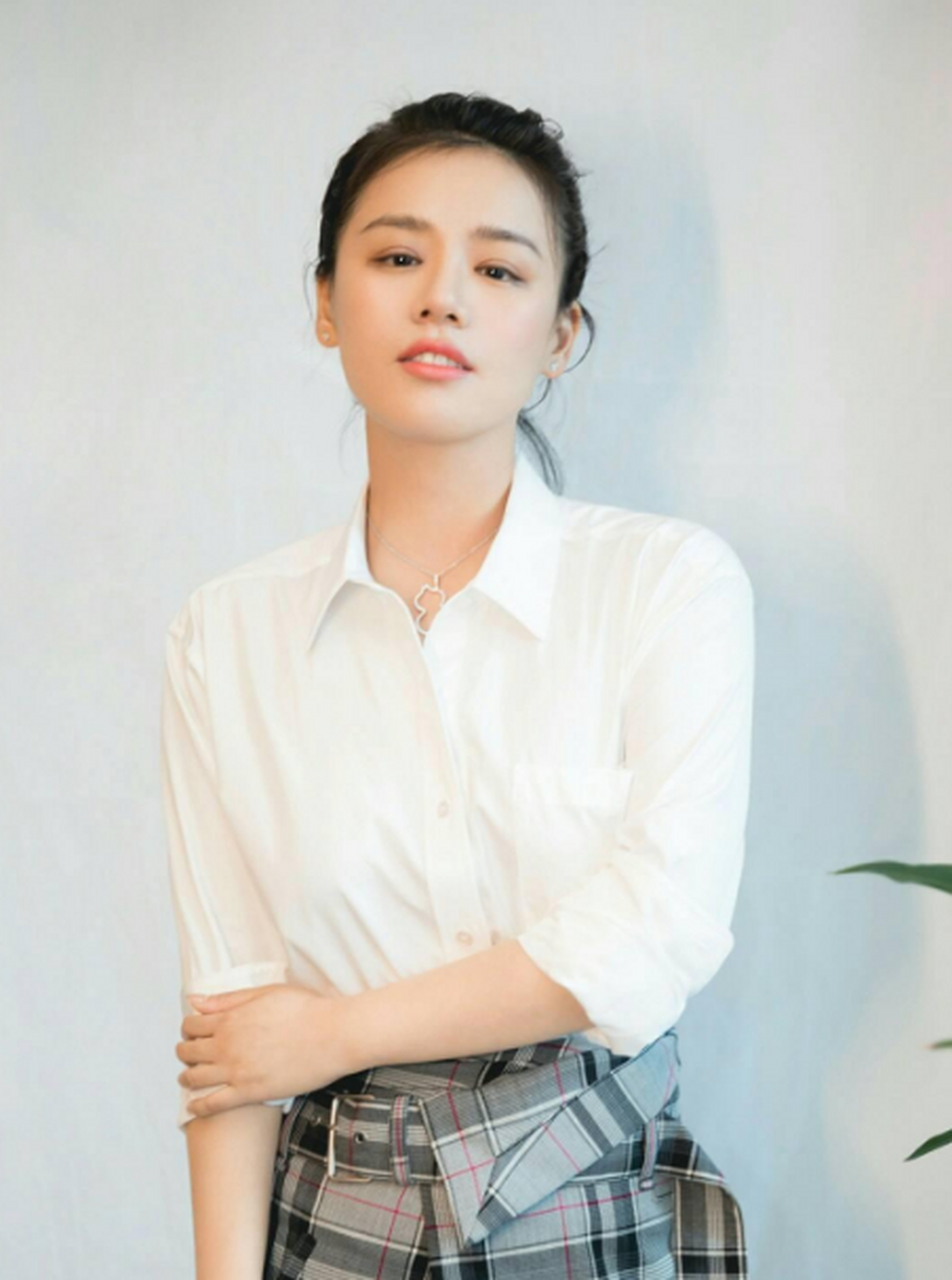 马思纯在电视剧《大宅门》中,她饰演少女白玉婷,充满灵气的表演依旧给