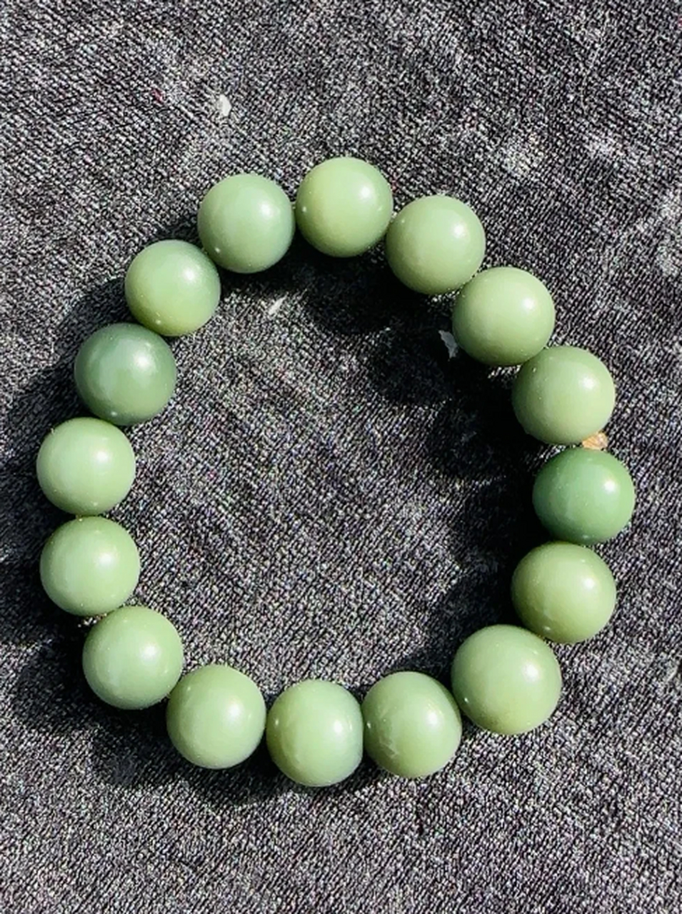 点击头像看直播##和田玉#沙枣青带猫眼 卡12圆珠  手串 两颗留有原皮