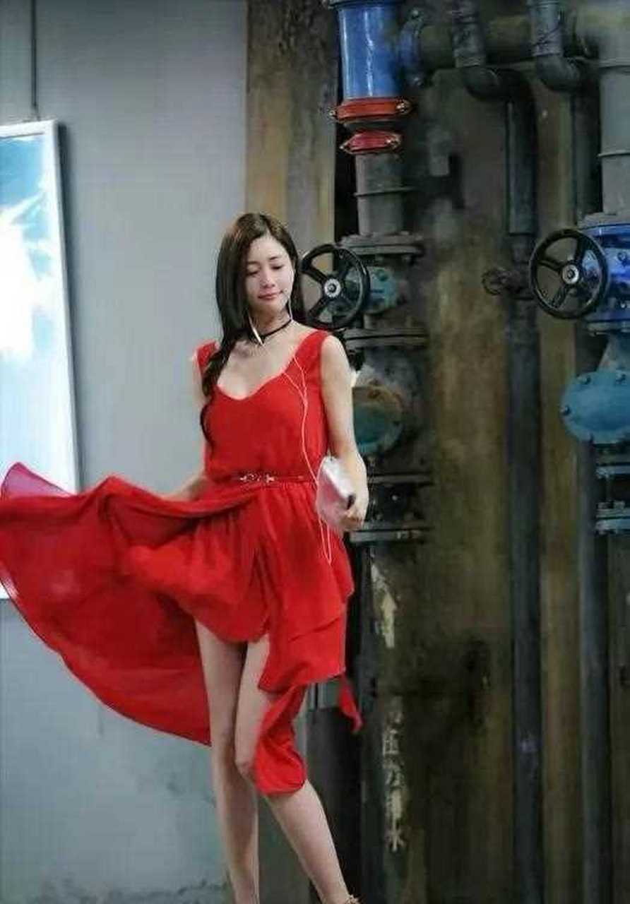 韩国第一美女模特克拉拉 在电影中的红裙造型 性感迷人[鼠年大吉]