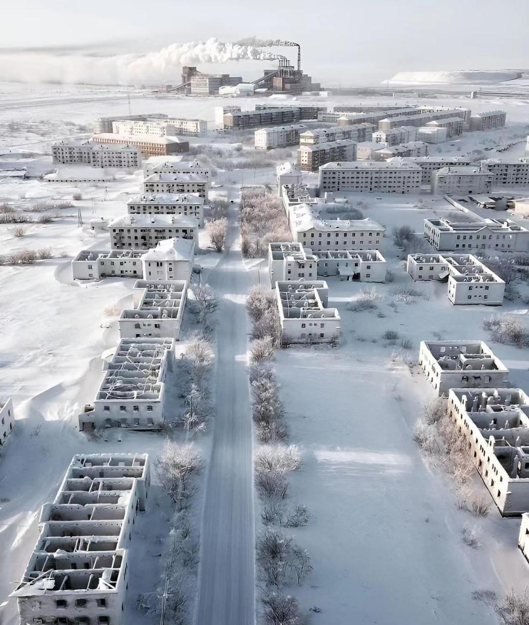 沃尔库塔曾经是一个拥有10万人的矿业城市,随着产量下降,人口流失